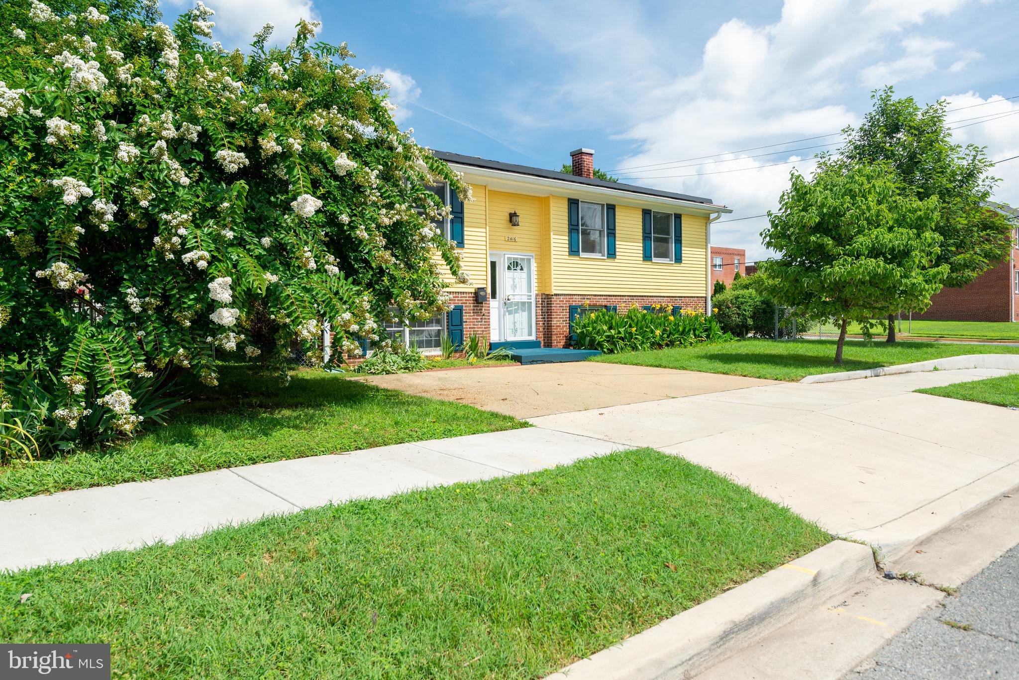 NORTH WOODRIDGE - Residential