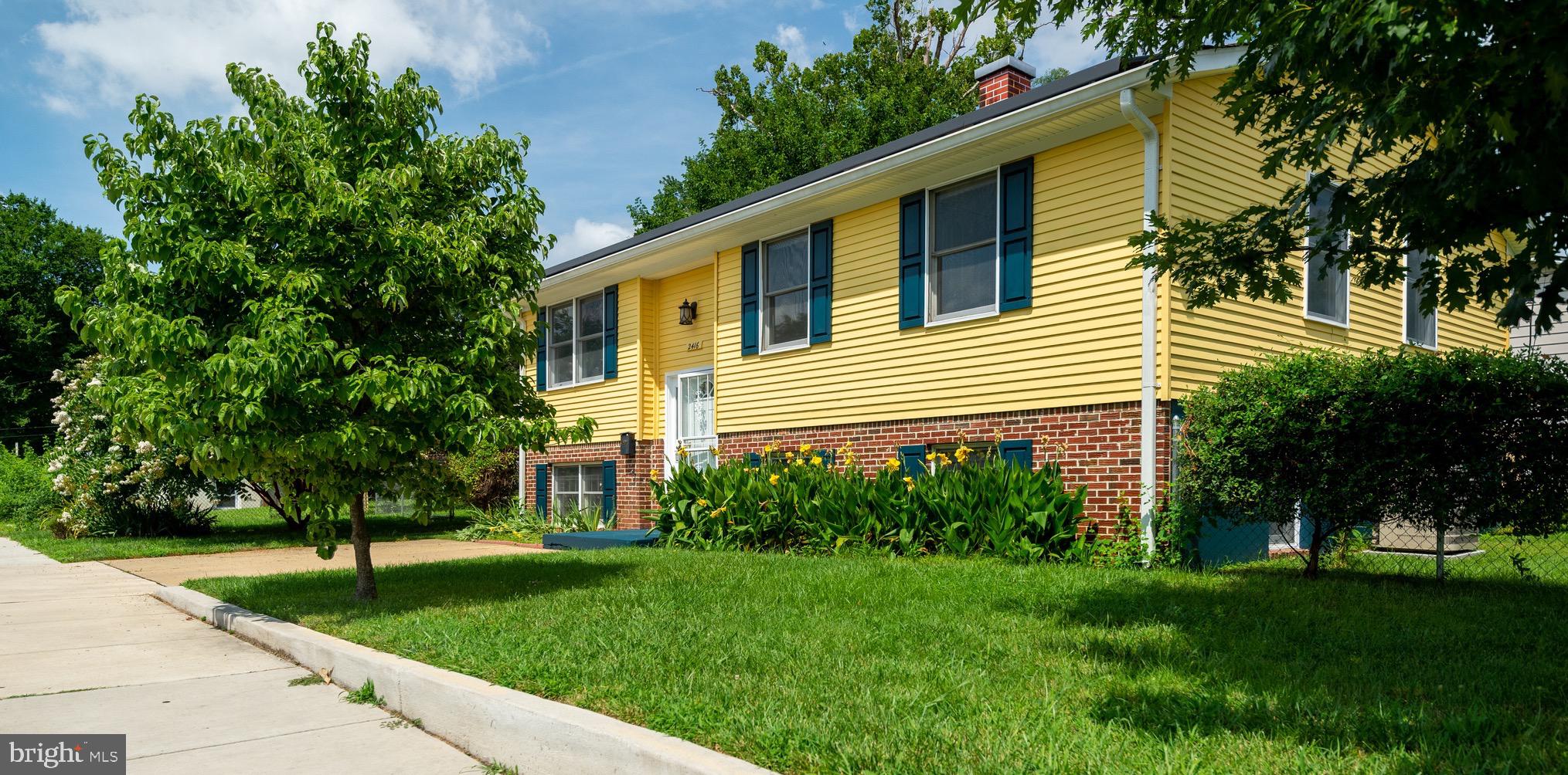 NORTH WOODRIDGE - Residential