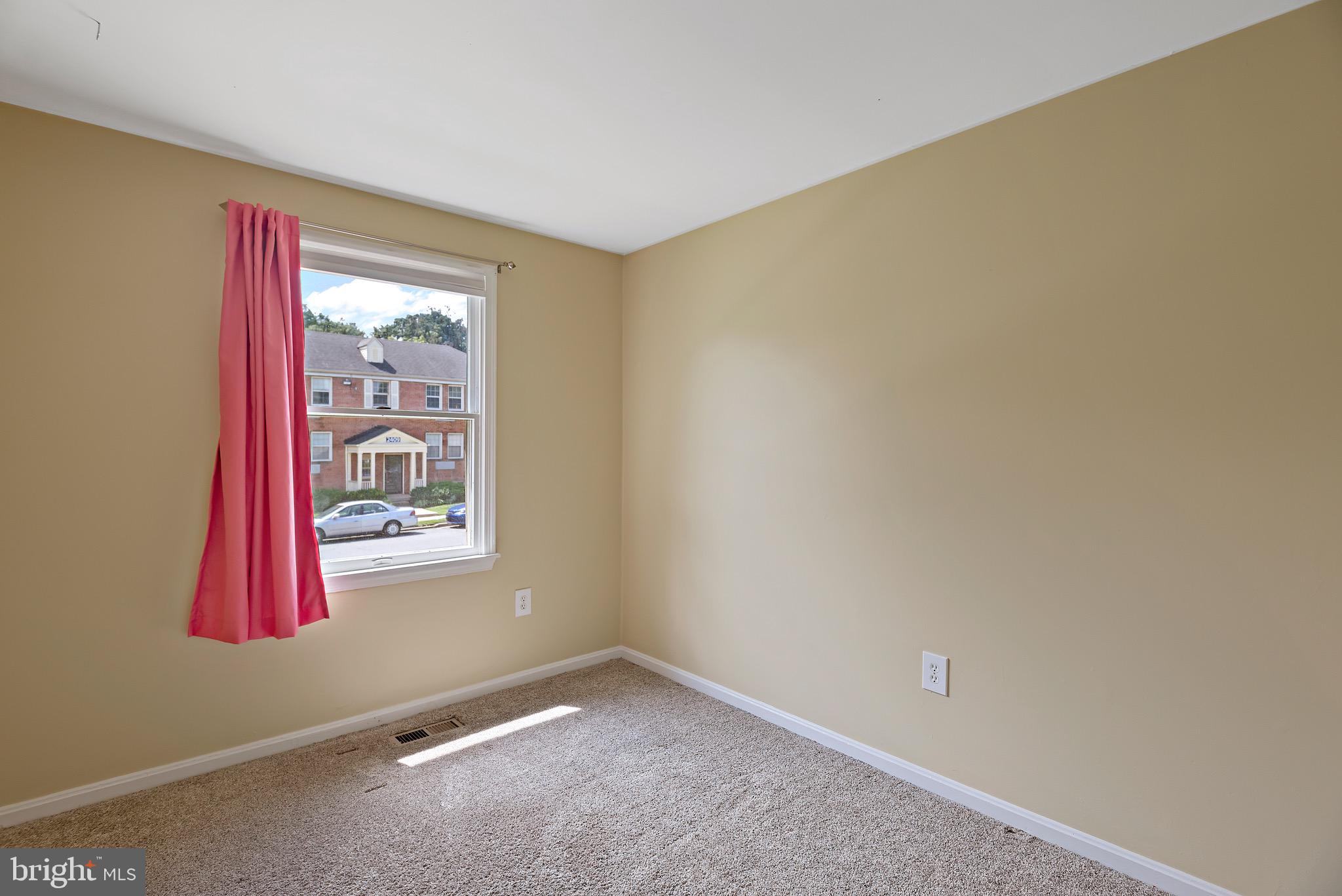 NORTH WOODRIDGE - Residential