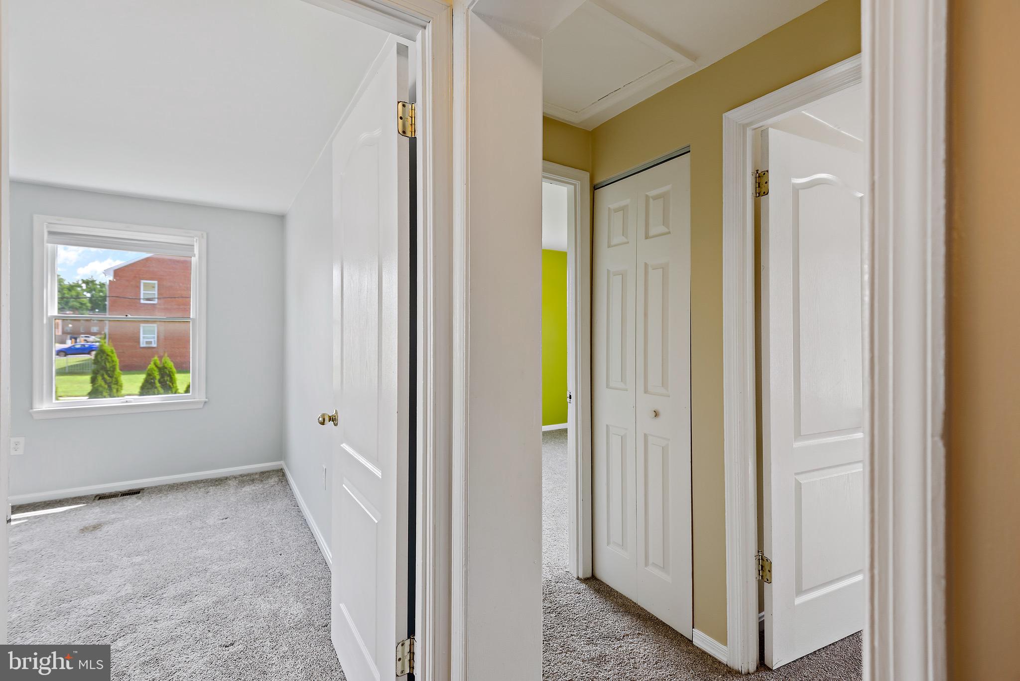 NORTH WOODRIDGE - Residential