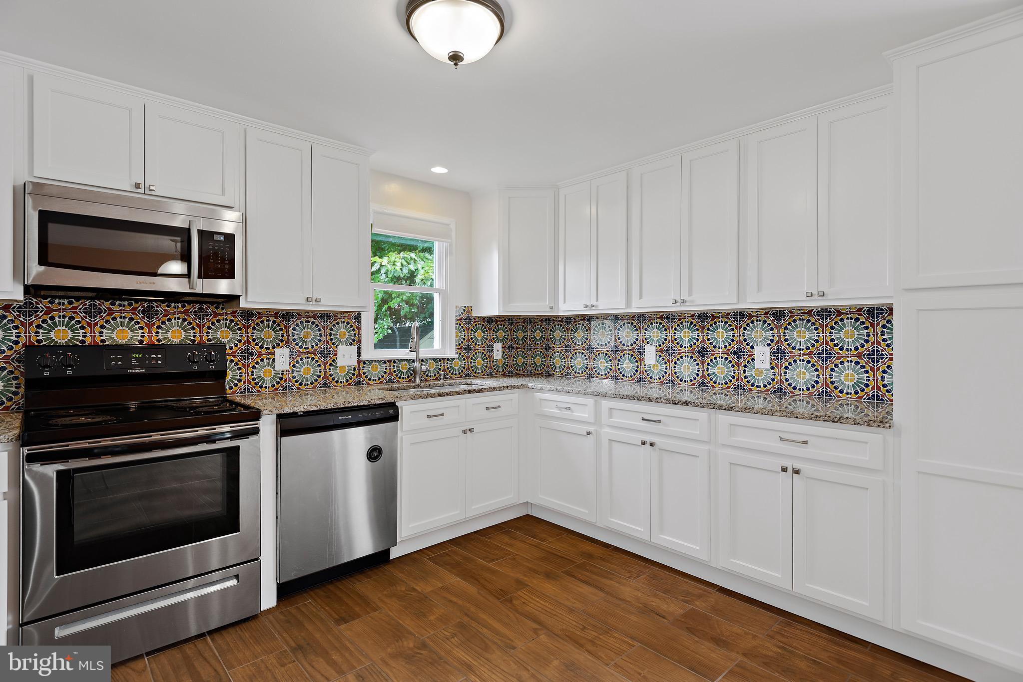 NORTH WOODRIDGE - Residential