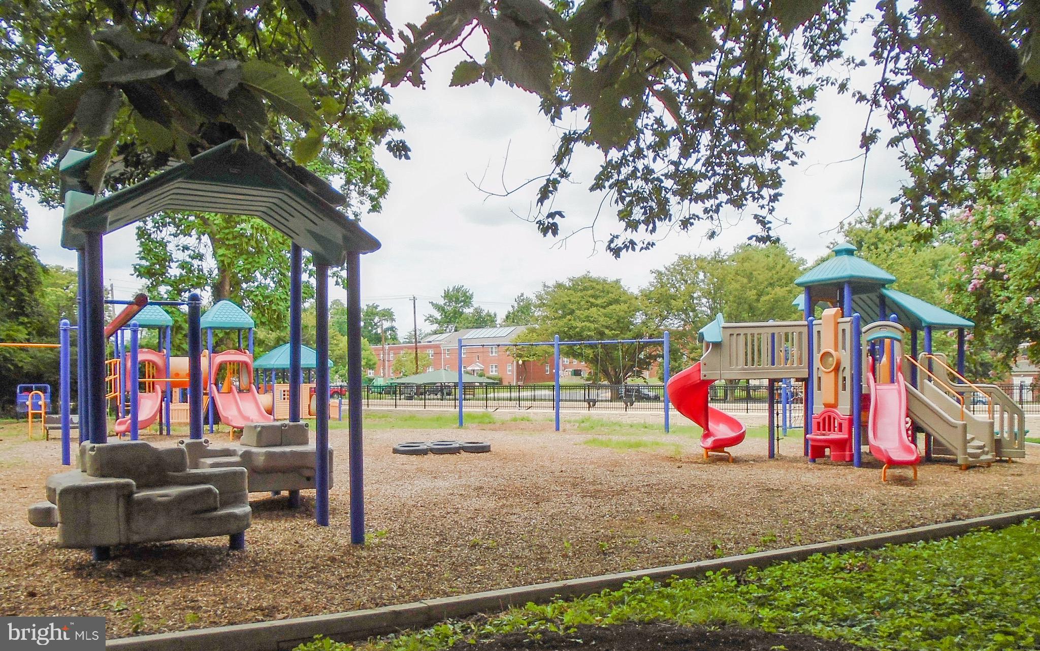 NORTH WOODRIDGE - Residential