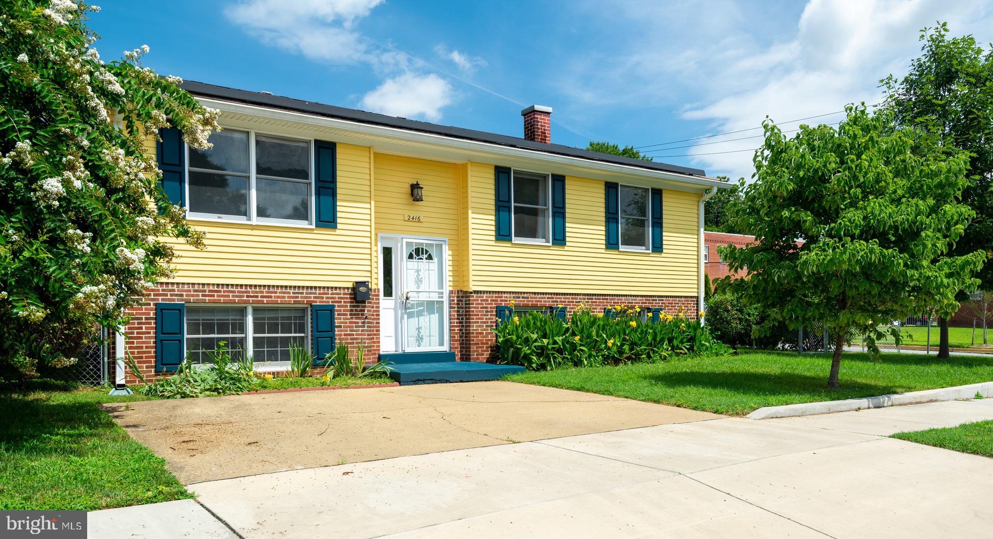 NORTH WOODRIDGE - Residential