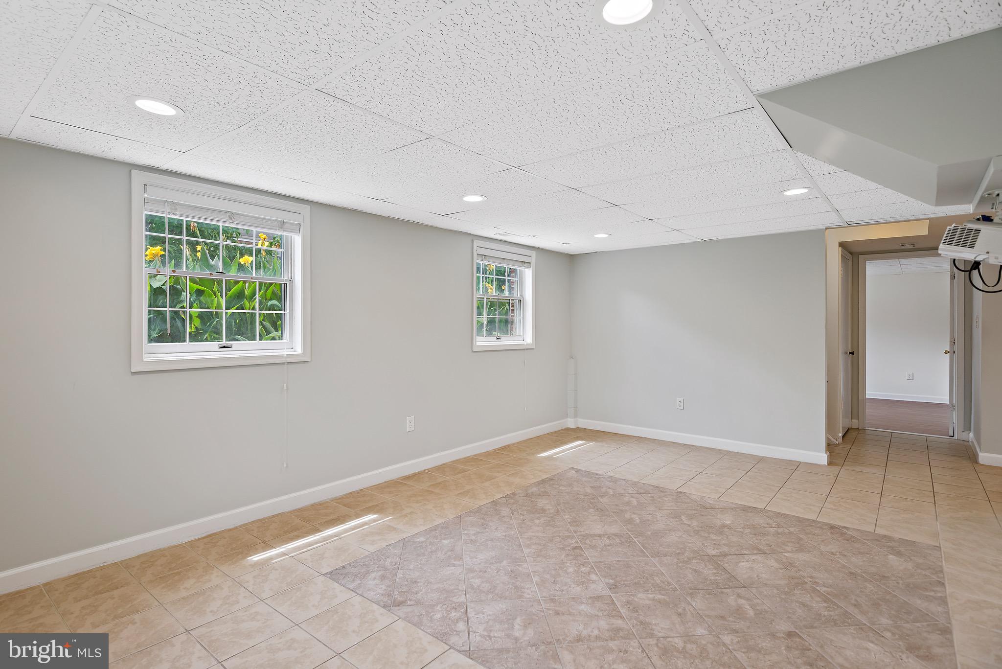 NORTH WOODRIDGE - Residential