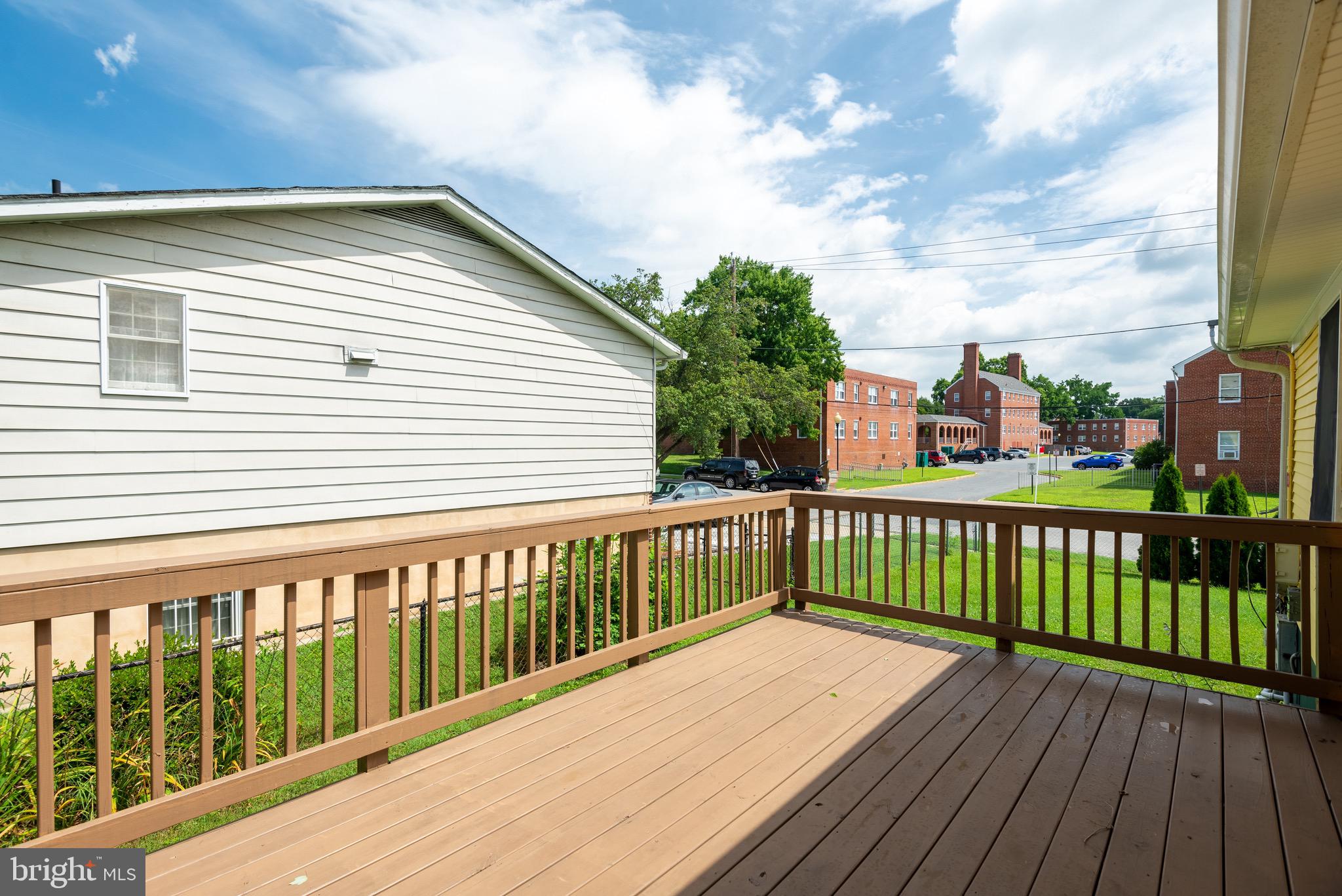 NORTH WOODRIDGE - Residential