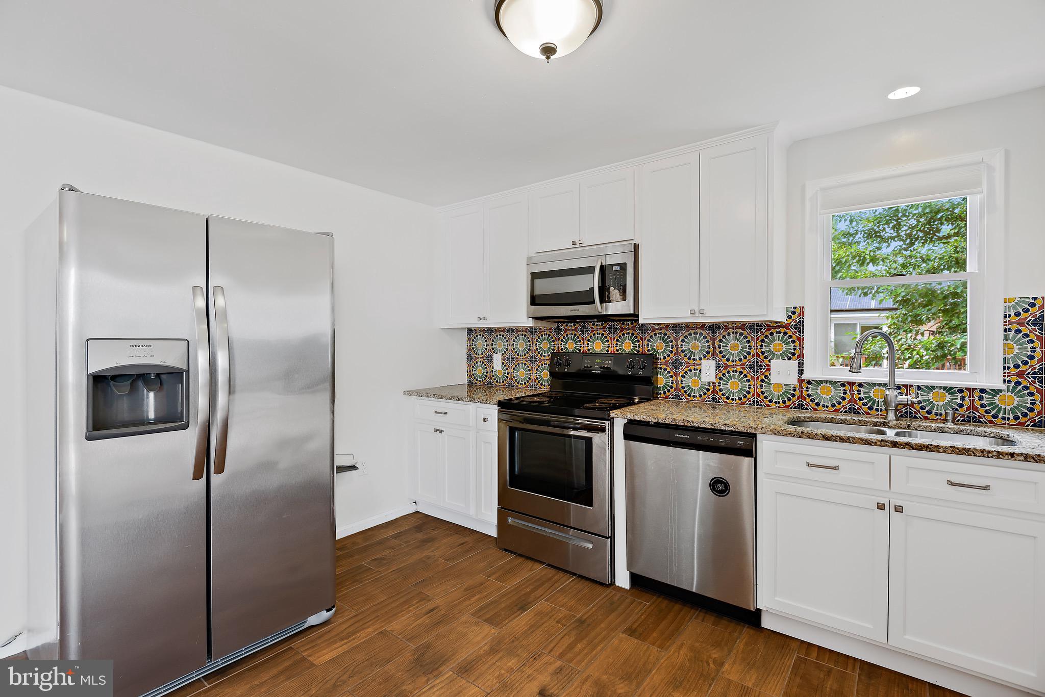 NORTH WOODRIDGE - Residential