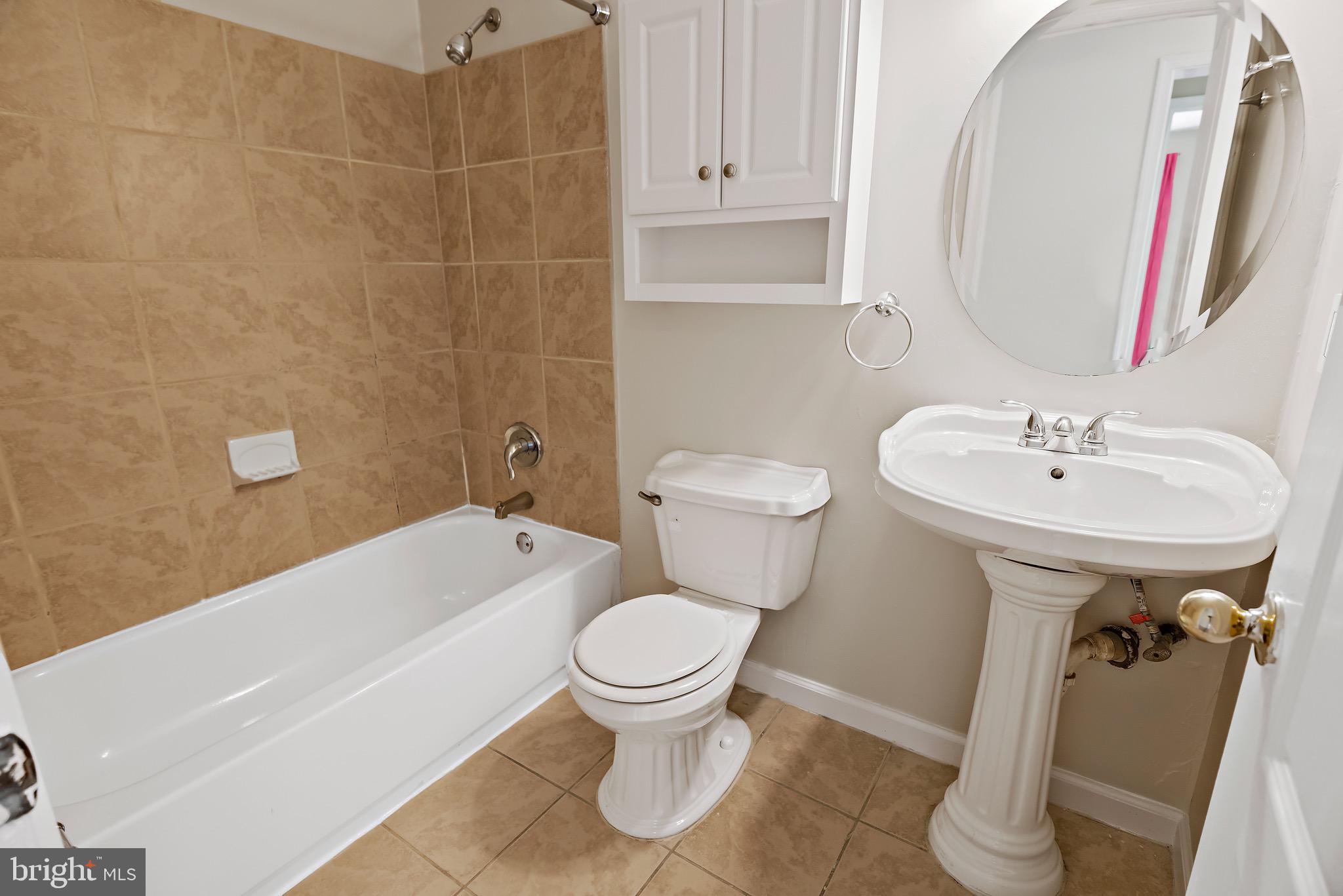 NORTH WOODRIDGE - Residential