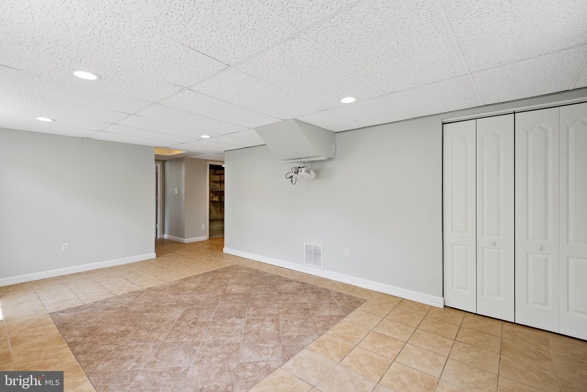 NORTH WOODRIDGE - Residential