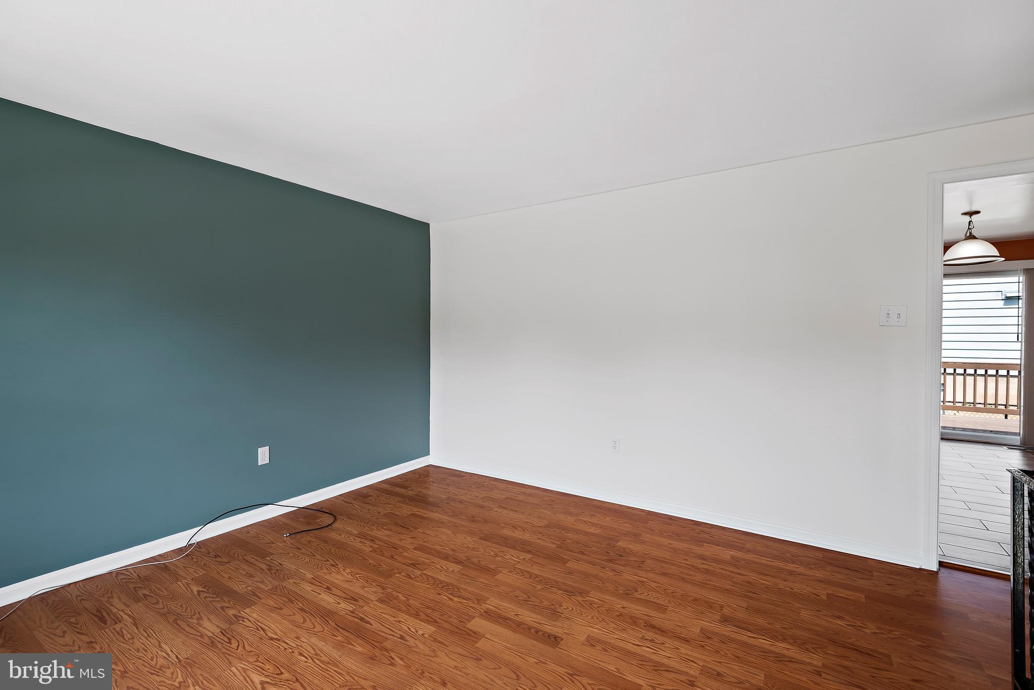 NORTH WOODRIDGE - Residential