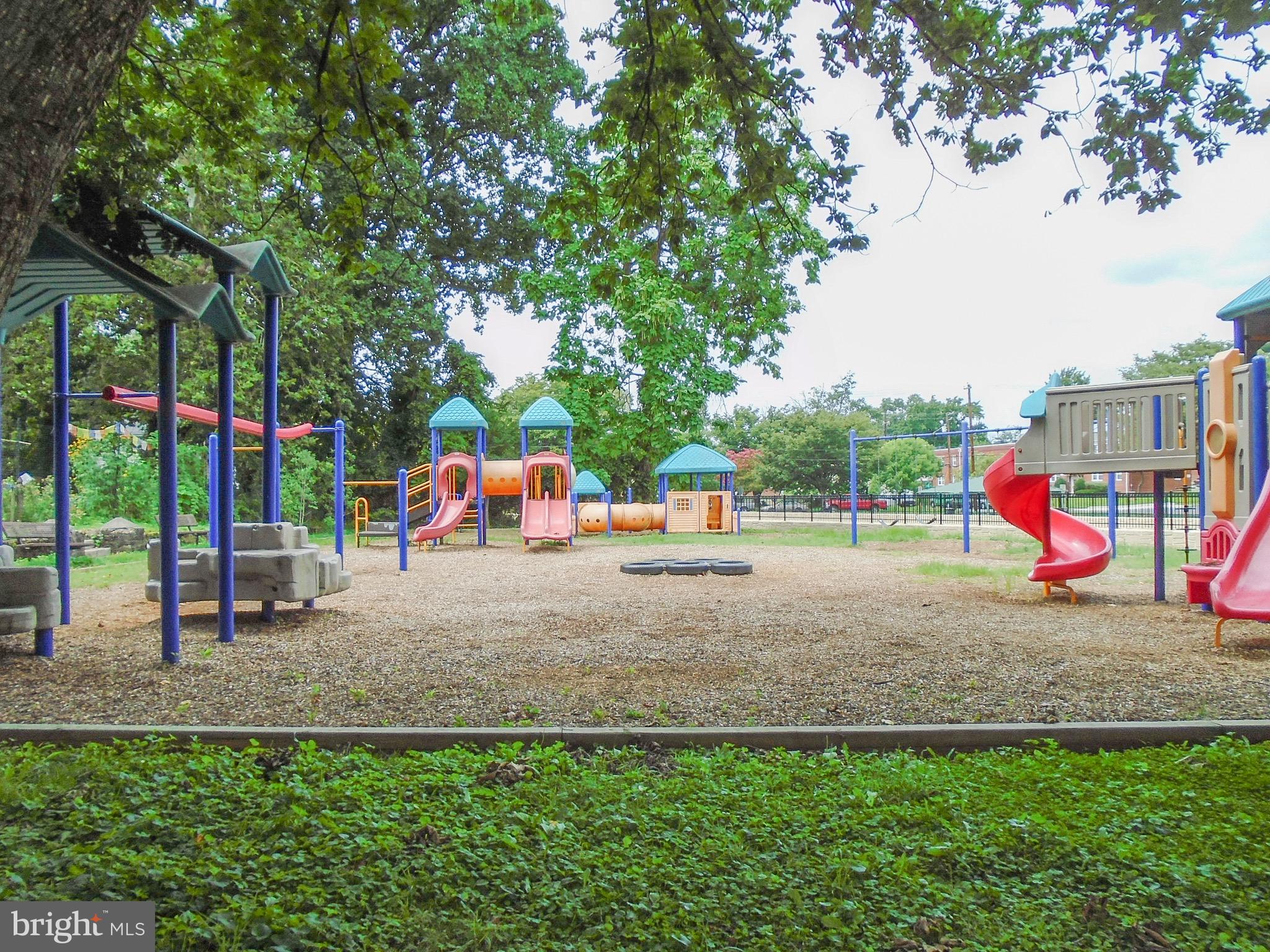 NORTH WOODRIDGE - Residential