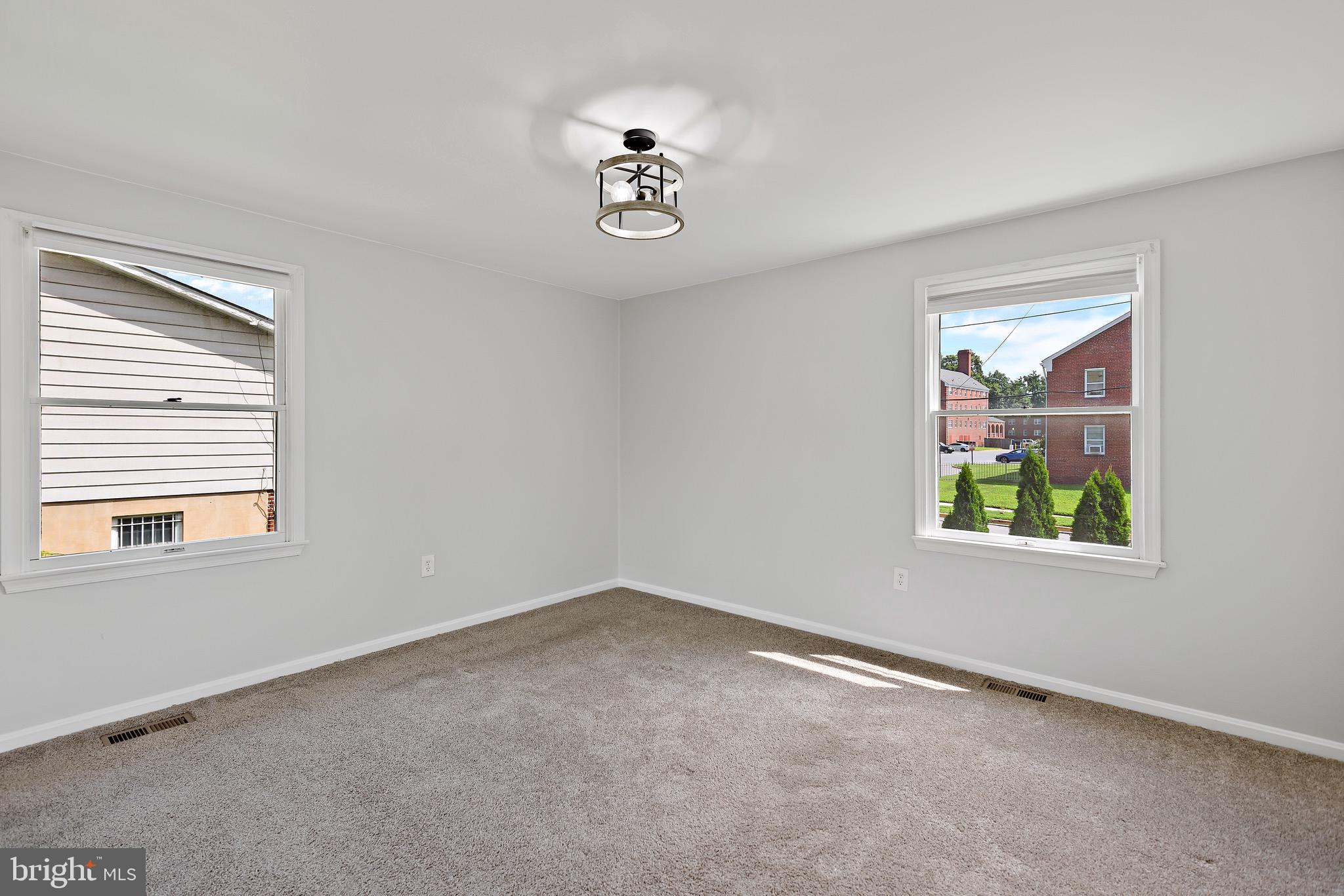 NORTH WOODRIDGE - Residential