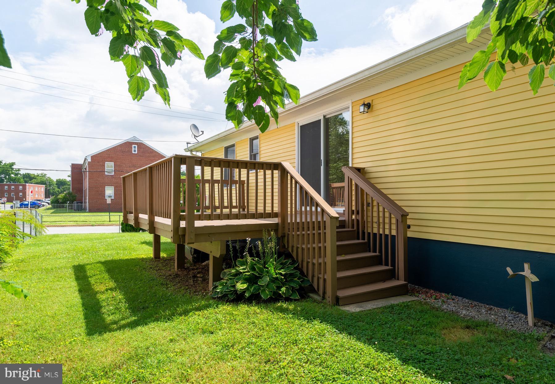 NORTH WOODRIDGE - Residential