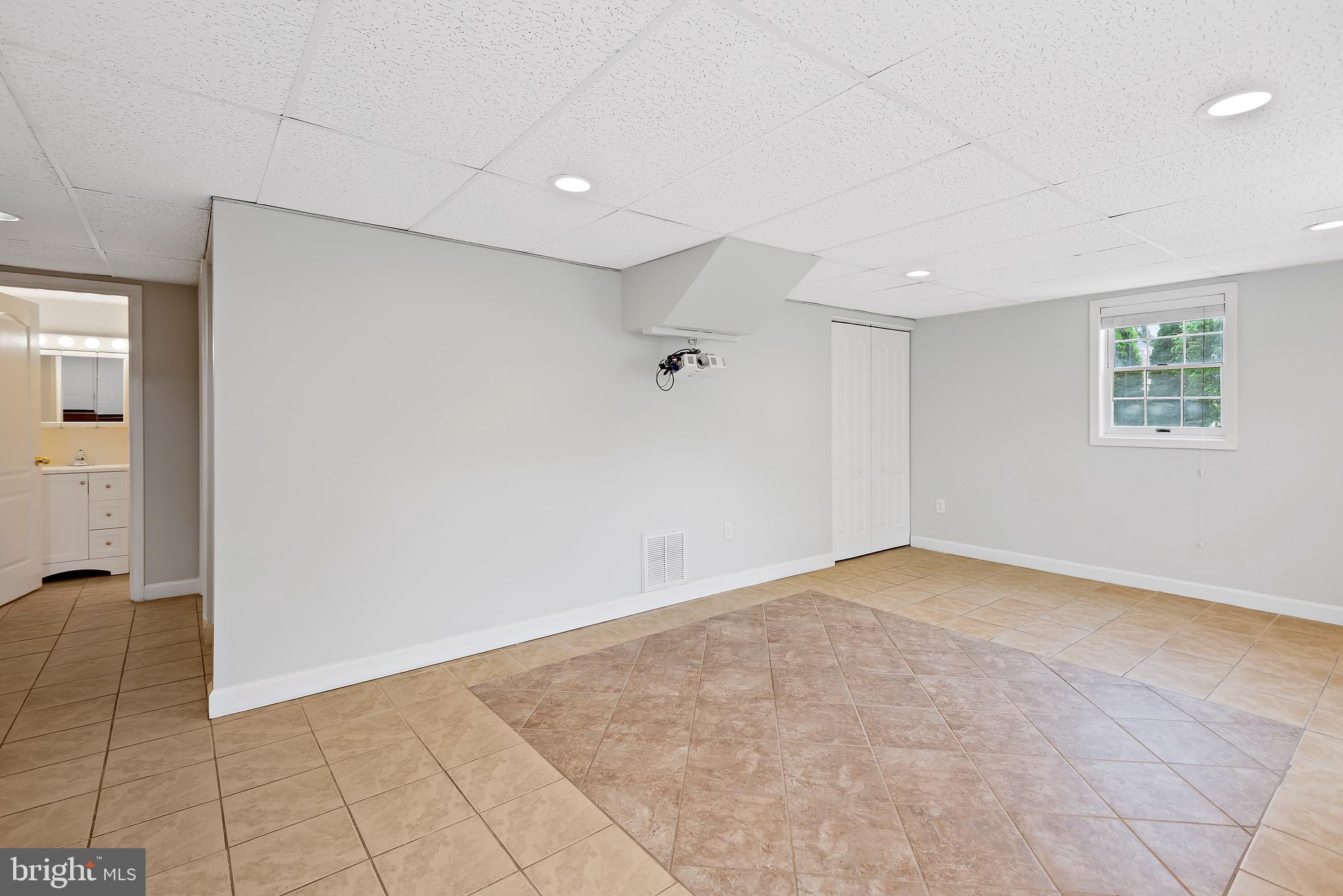 NORTH WOODRIDGE - Residential