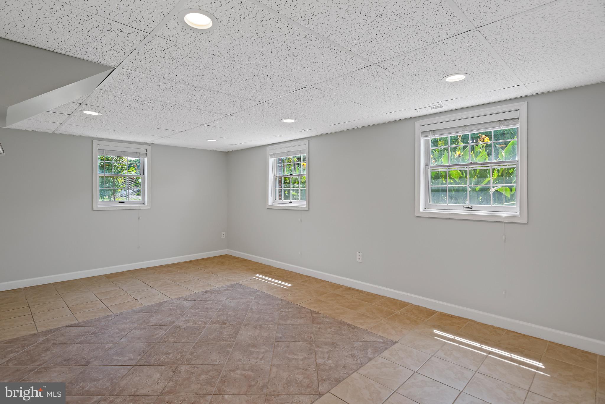 NORTH WOODRIDGE - Residential