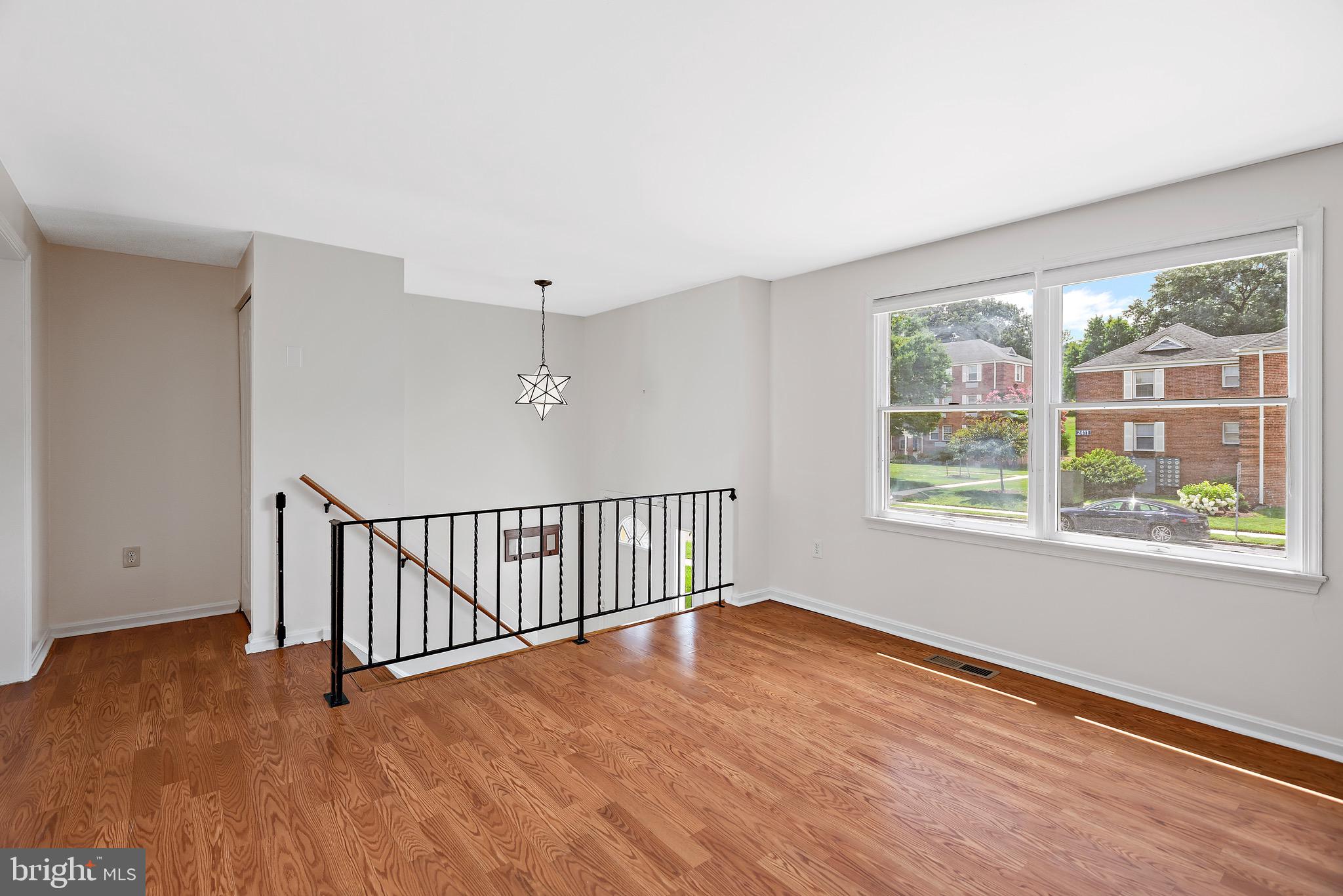 NORTH WOODRIDGE - Residential