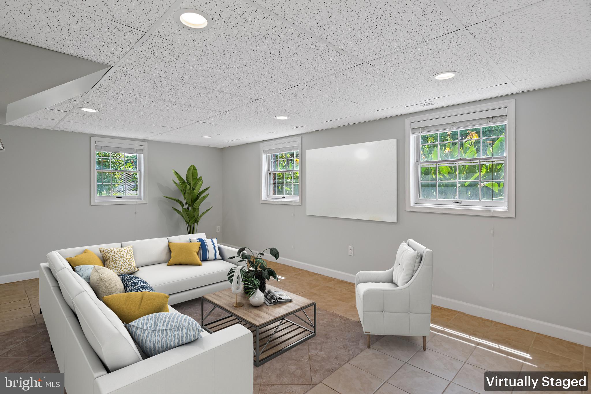 NORTH WOODRIDGE - Residential