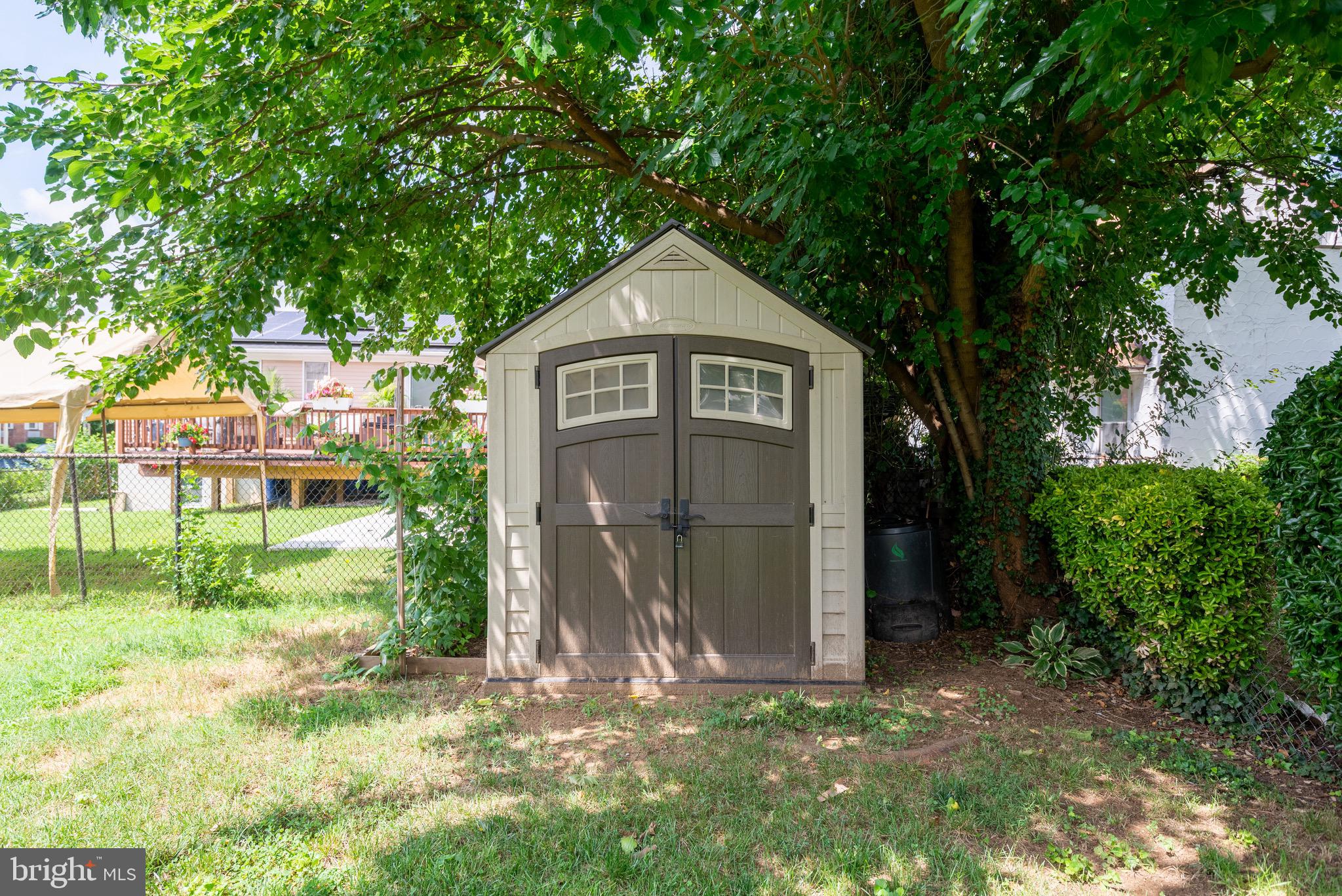 NORTH WOODRIDGE - Residential