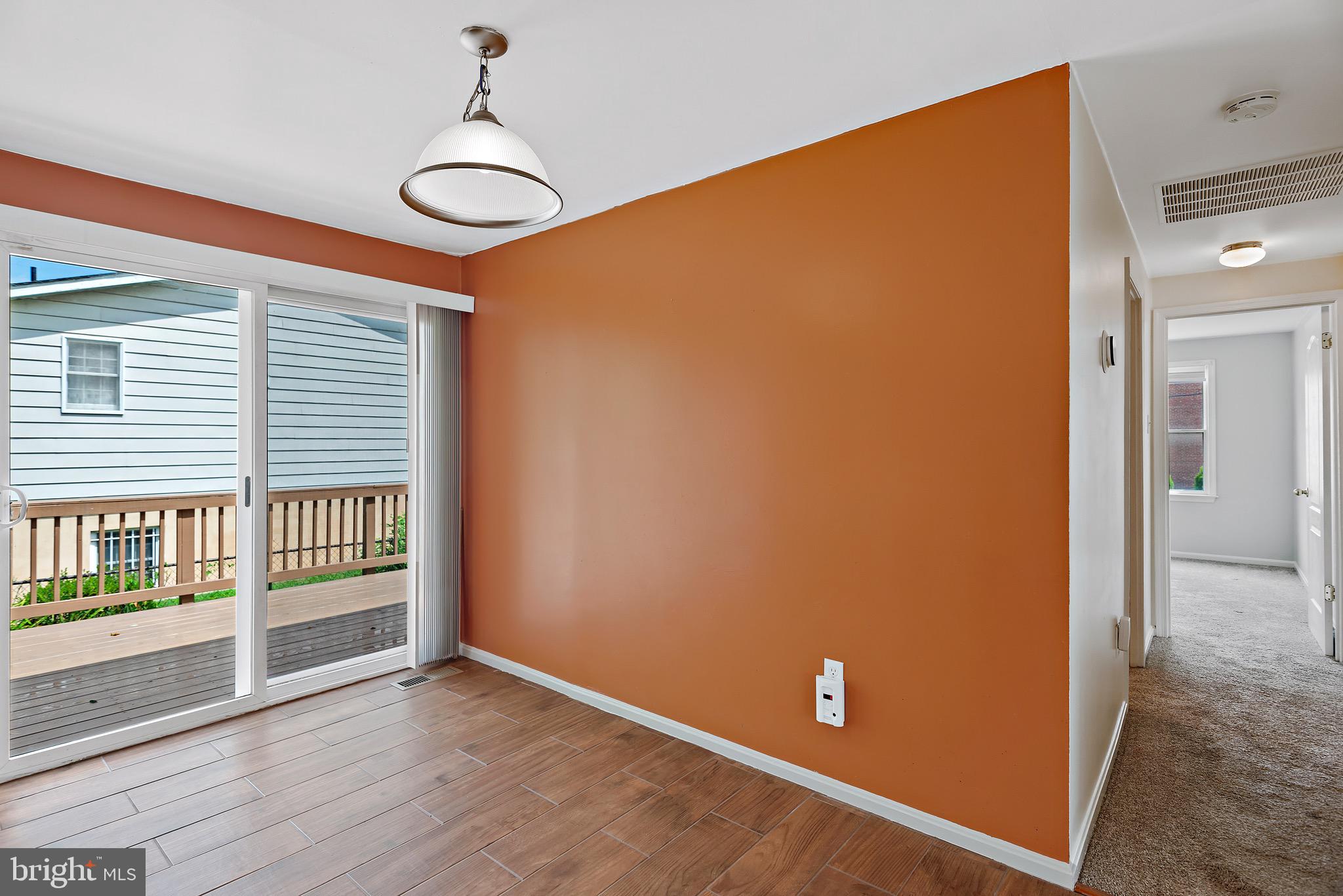 NORTH WOODRIDGE - Residential