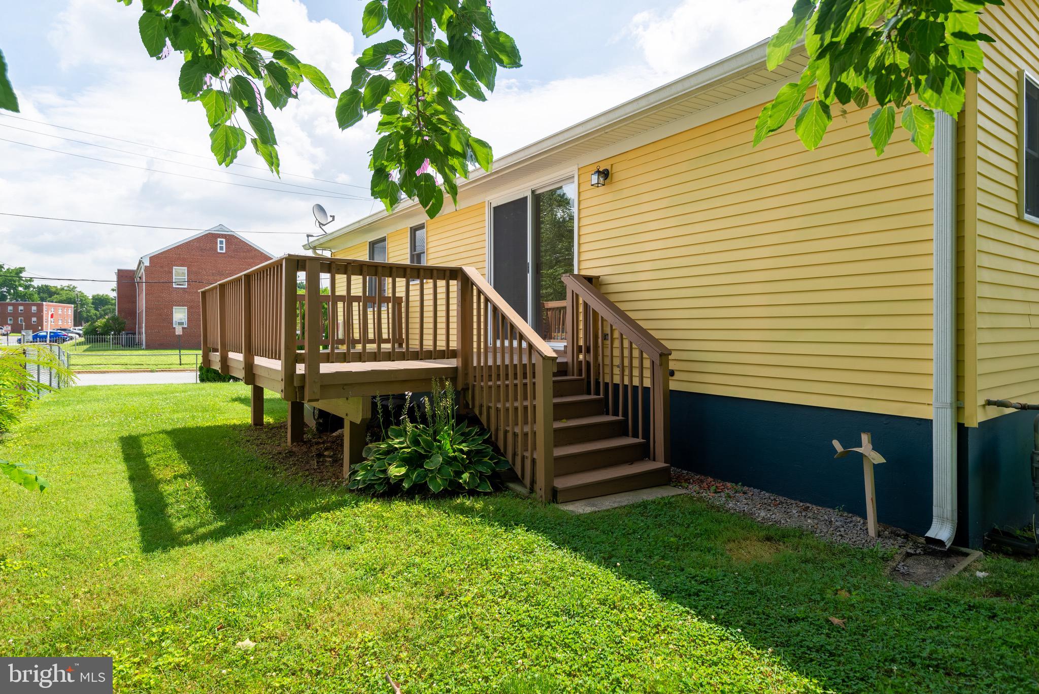 NORTH WOODRIDGE - Residential