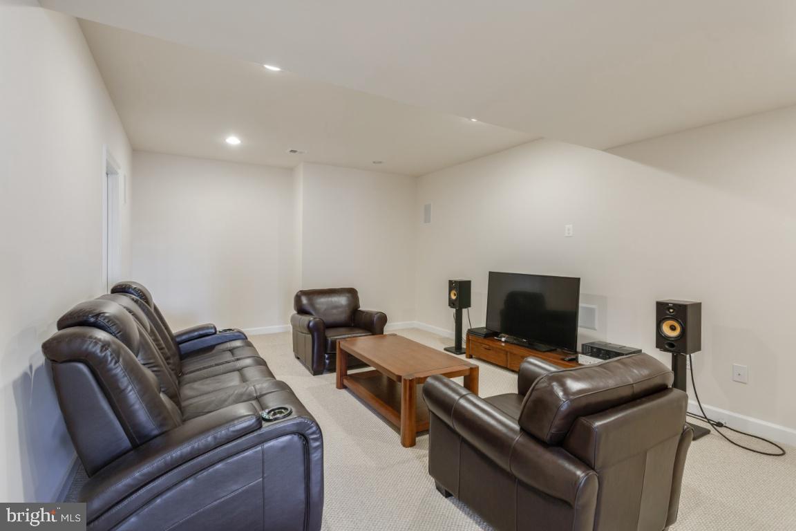 DAWSON'S CORNER - Residential