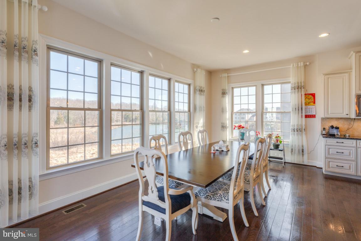 DAWSON'S CORNER - Residential