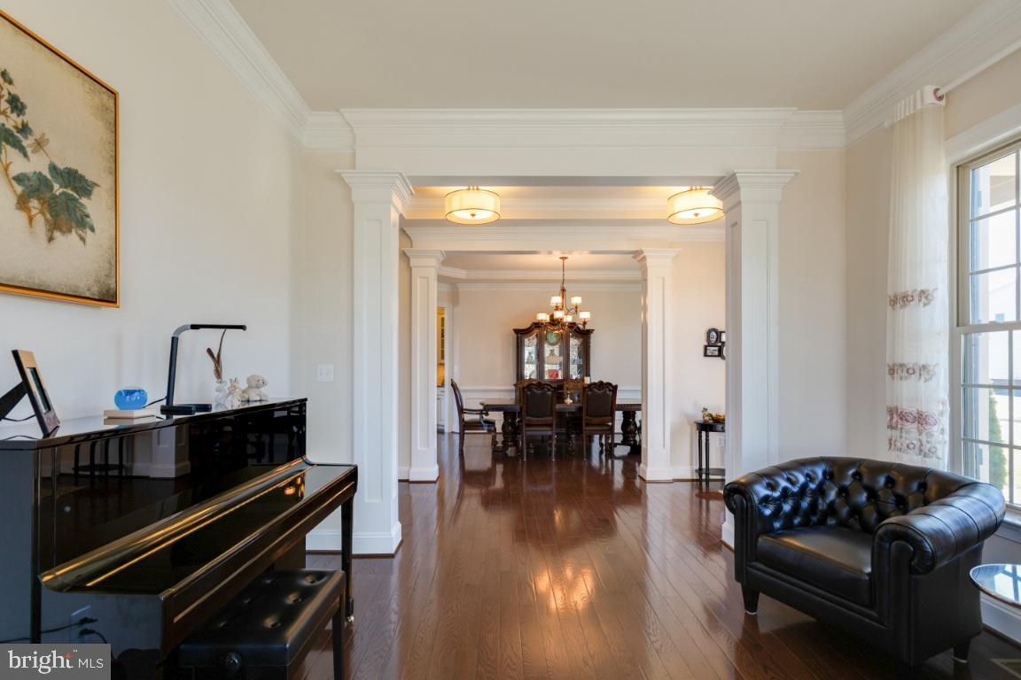 DAWSON'S CORNER - Residential