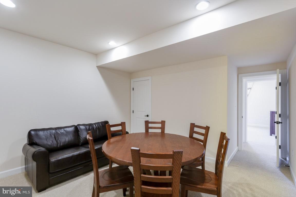 DAWSON'S CORNER - Residential