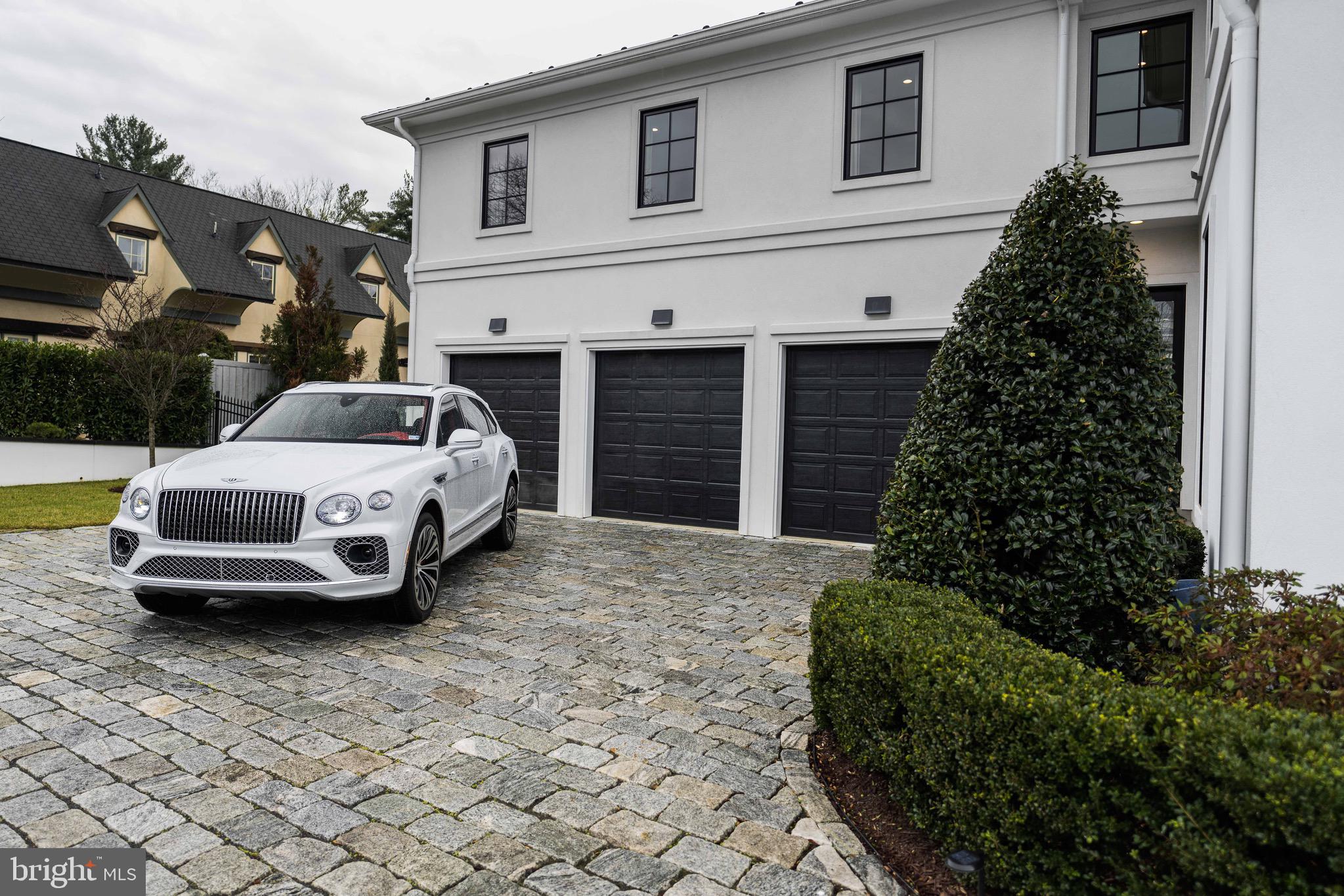 DOWNSCREST - Residential