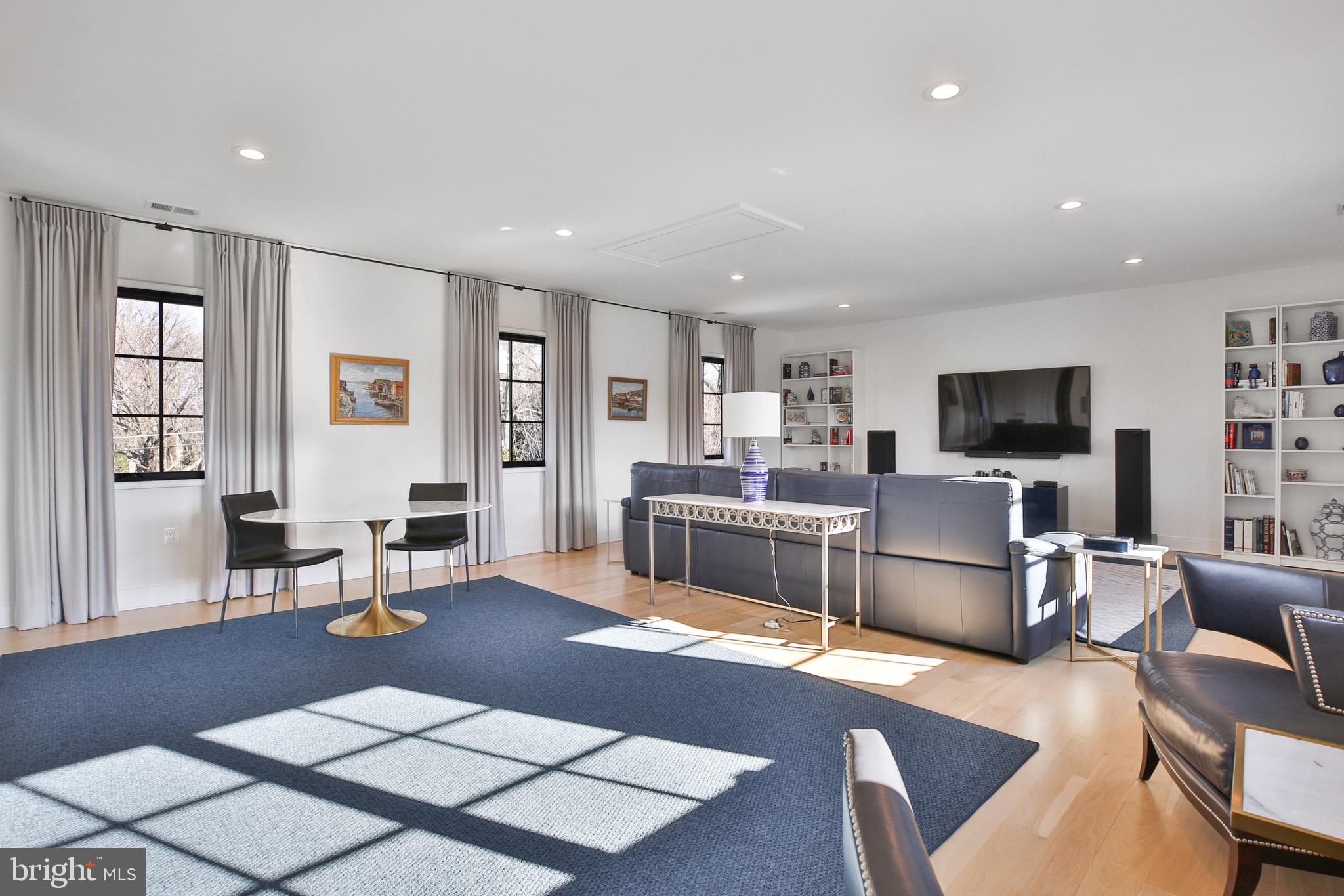 DOWNSCREST - Residential