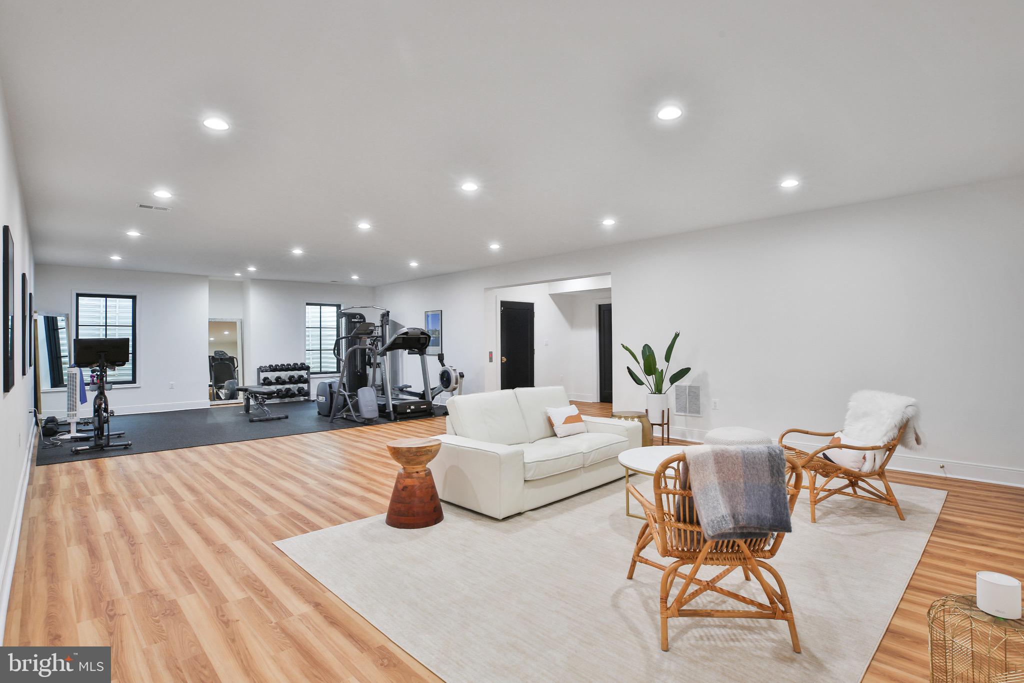 DOWNSCREST - Residential