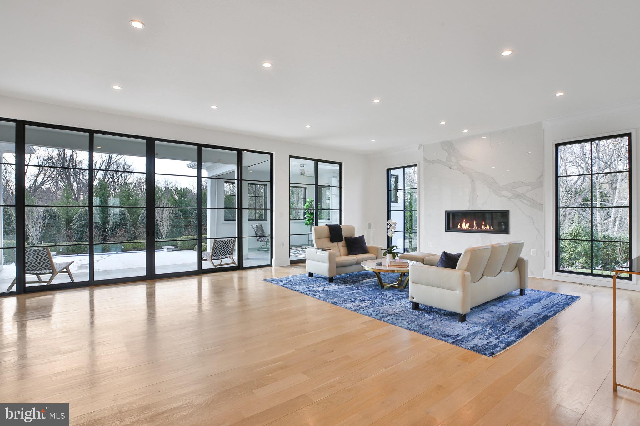 DOWNSCREST - Residential