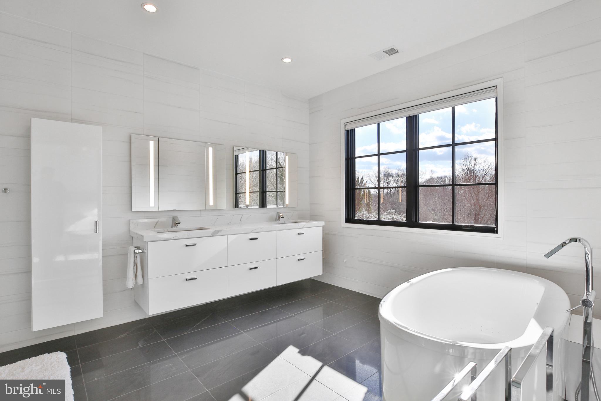 DOWNSCREST - Residential