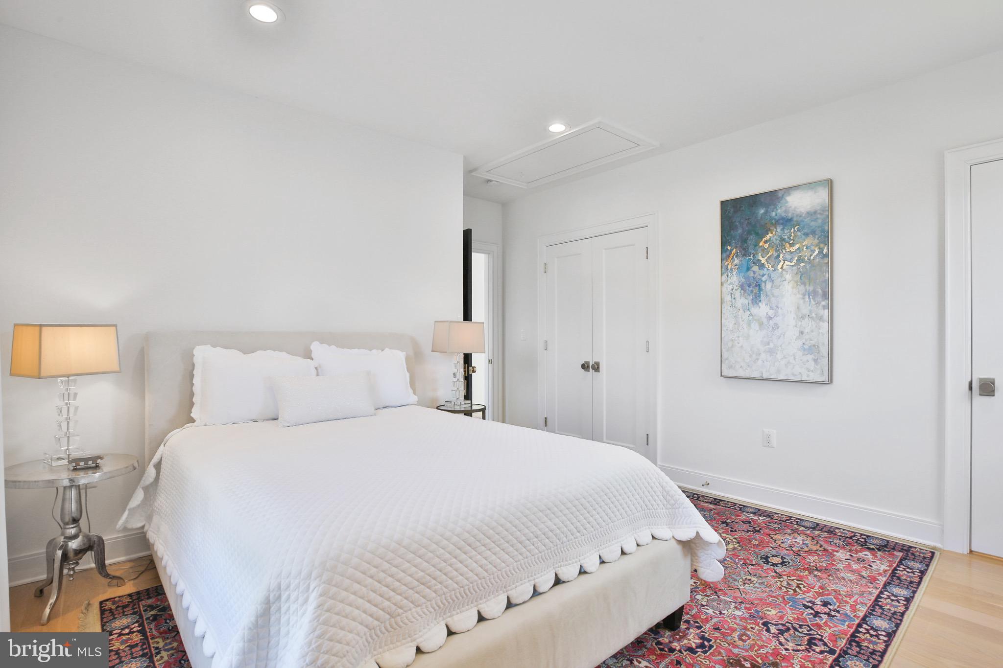 DOWNSCREST - Residential