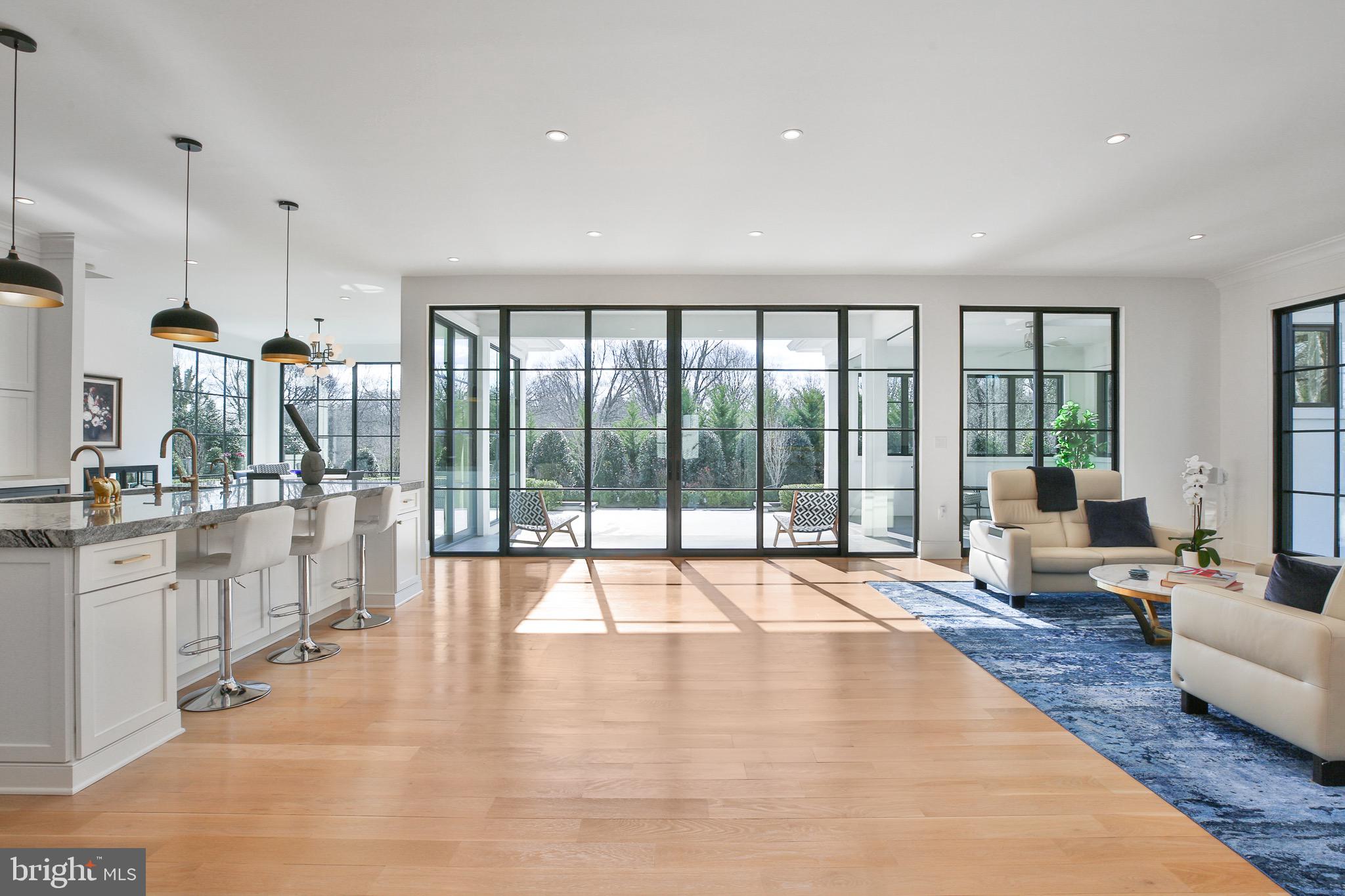 DOWNSCREST - Residential