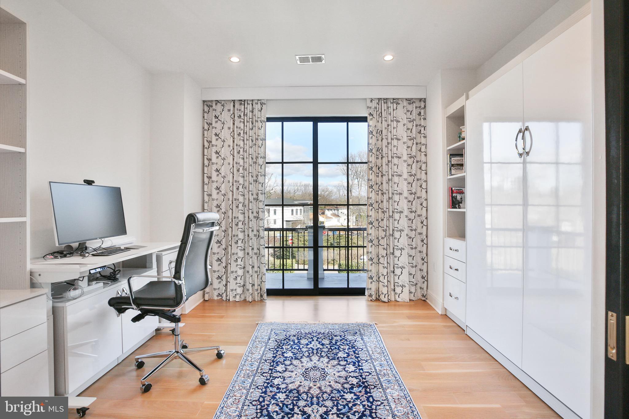 DOWNSCREST - Residential