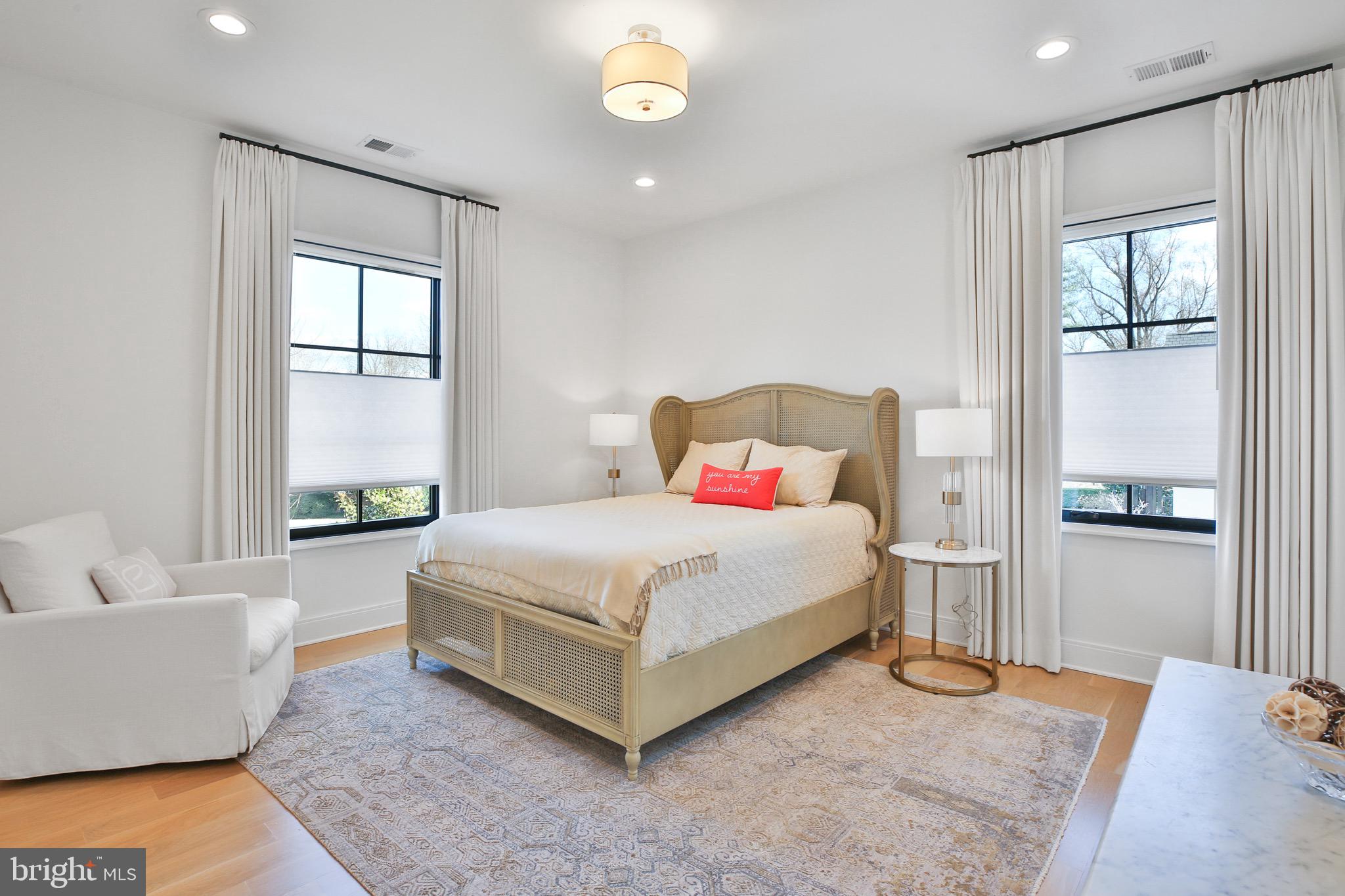 DOWNSCREST - Residential