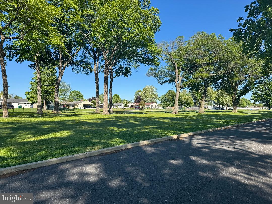 OAKTREE HOLLOW - Residential