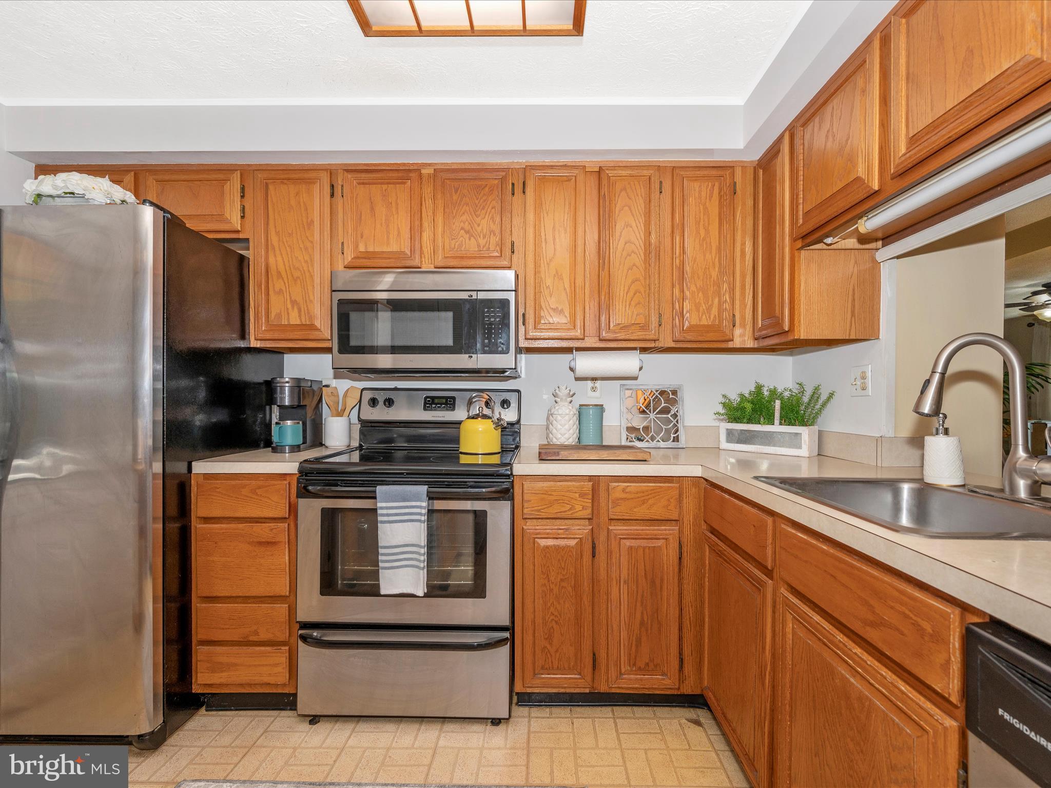 GUNNERS LAKE VILLAGE - Residential