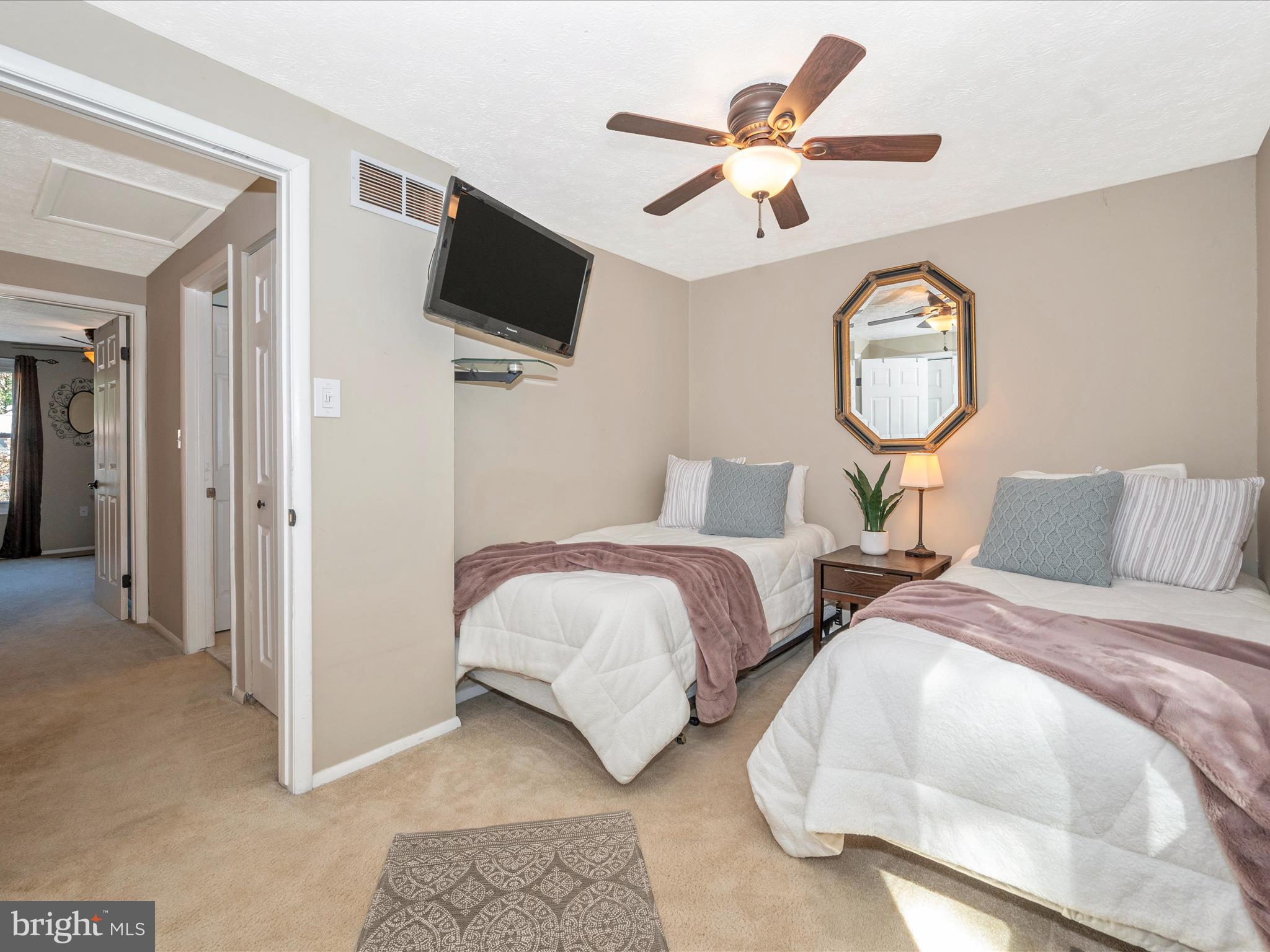 GUNNERS LAKE VILLAGE - Residential