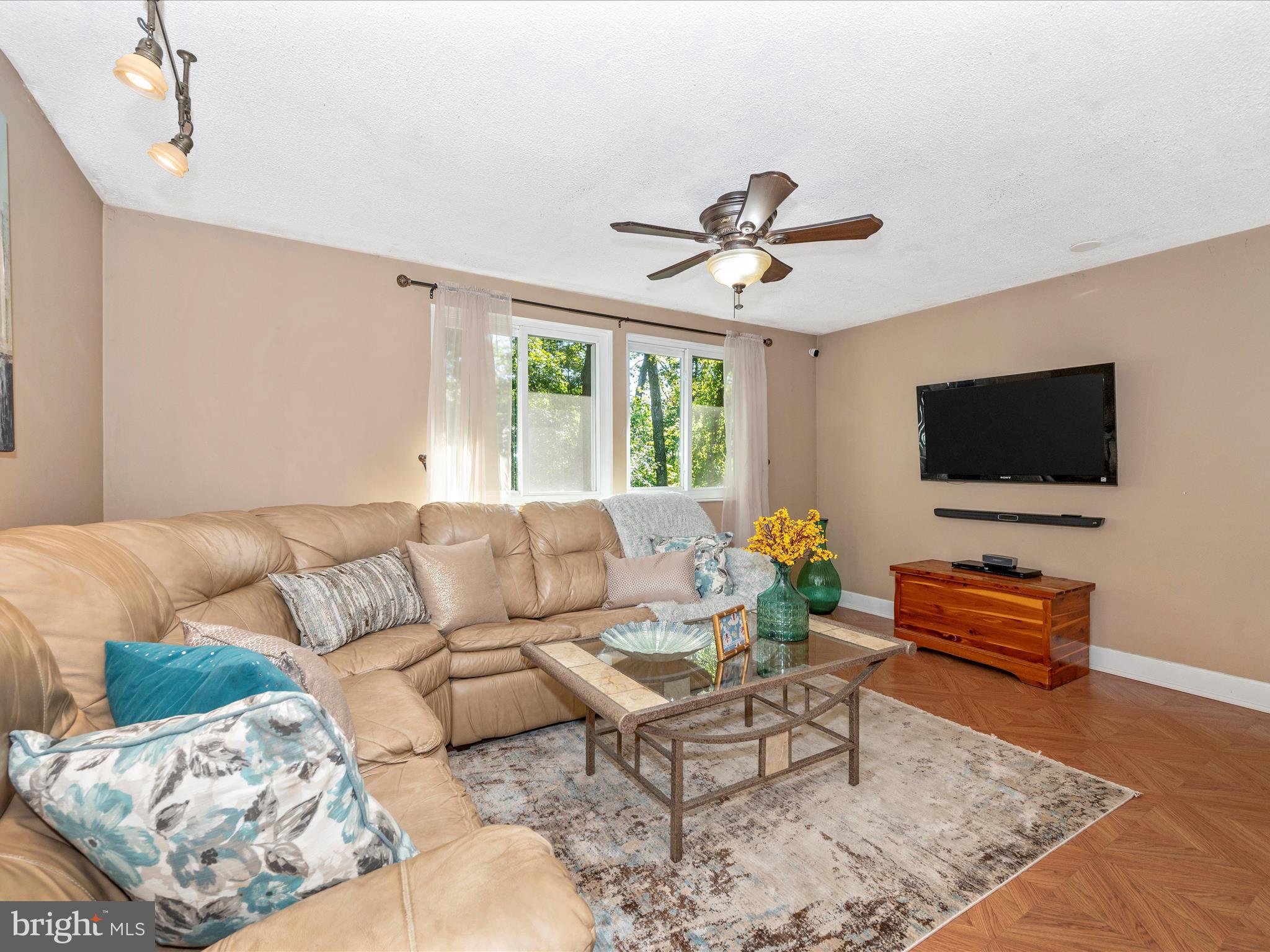 GUNNERS LAKE VILLAGE - Residential