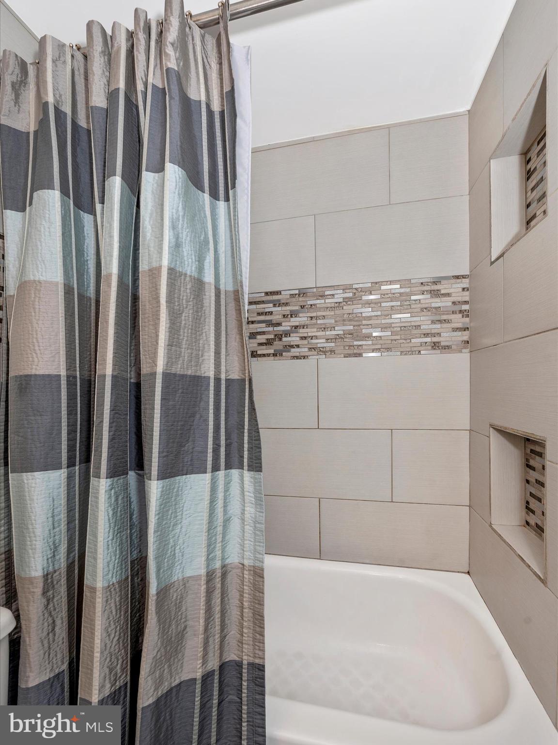 GUNNERS LAKE VILLAGE - Residential