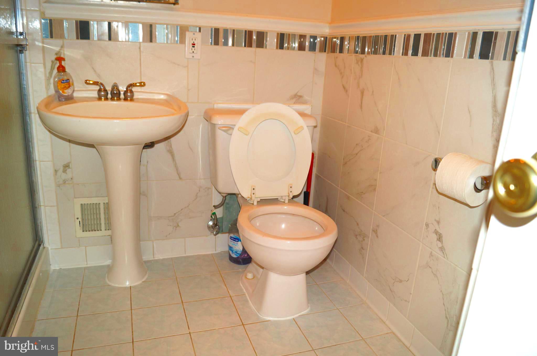 LOISDALE ESTATES - Residential Lease