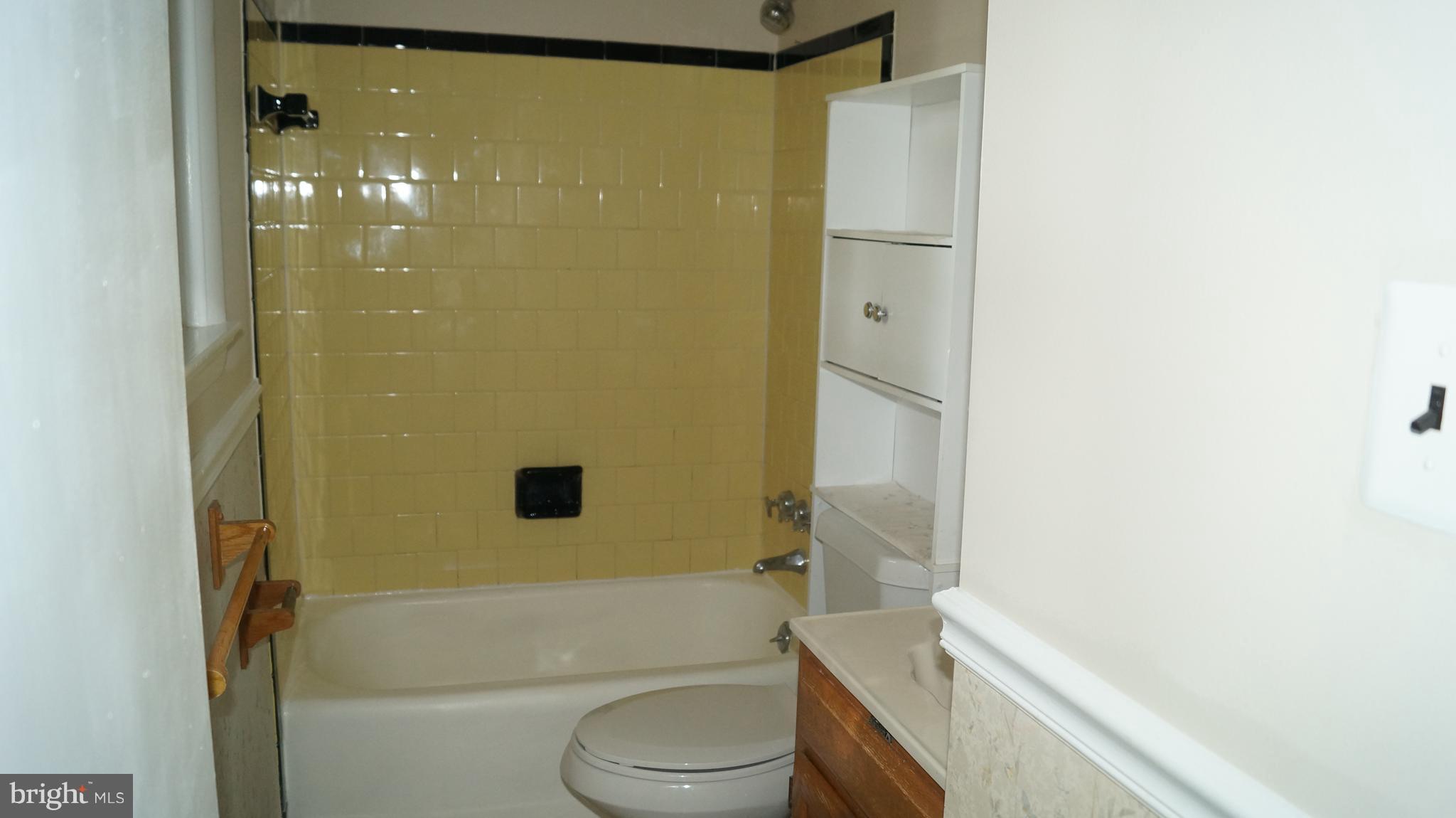 LOISDALE ESTATES - Residential Lease