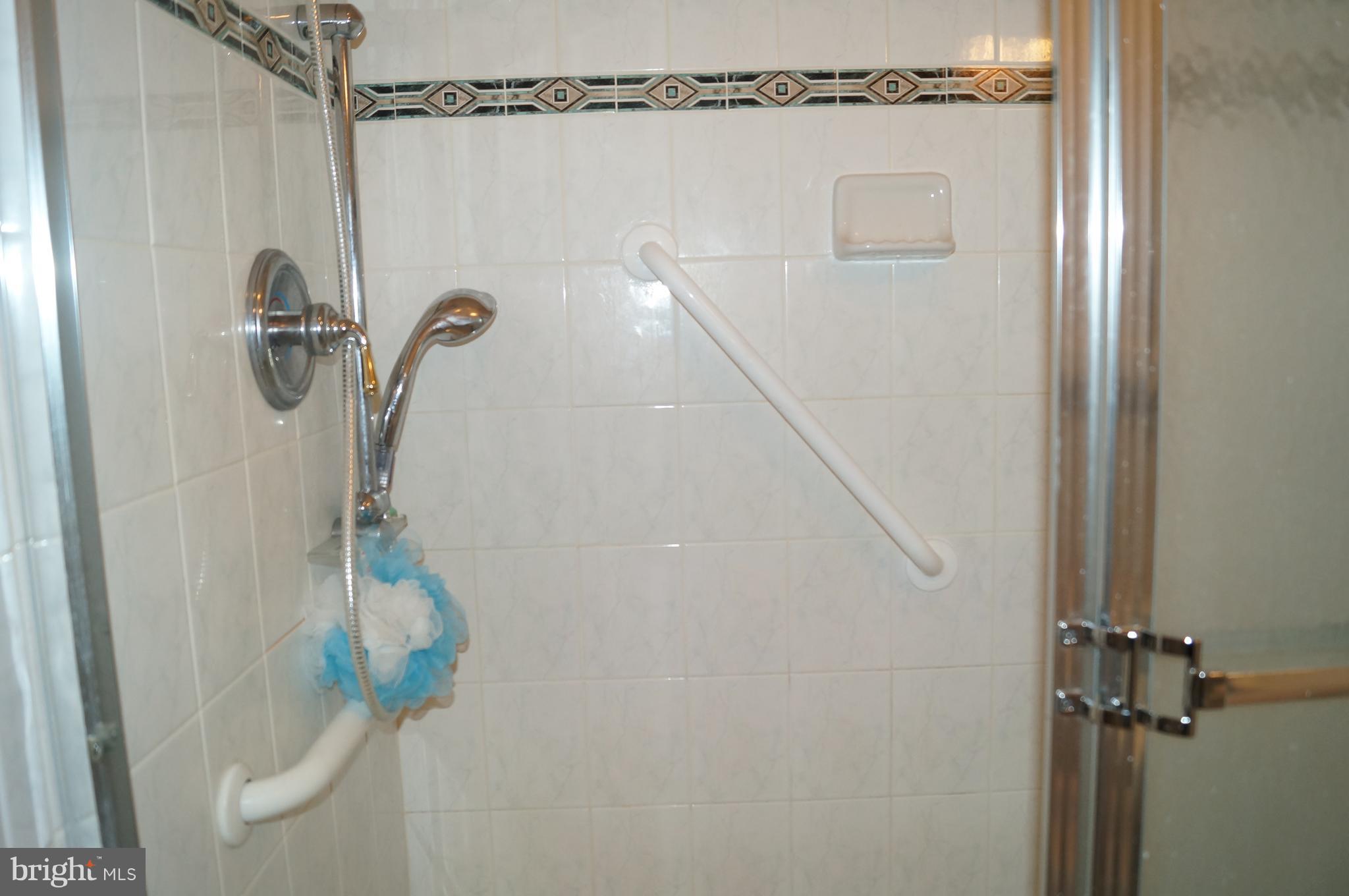 LOISDALE ESTATES - Residential Lease