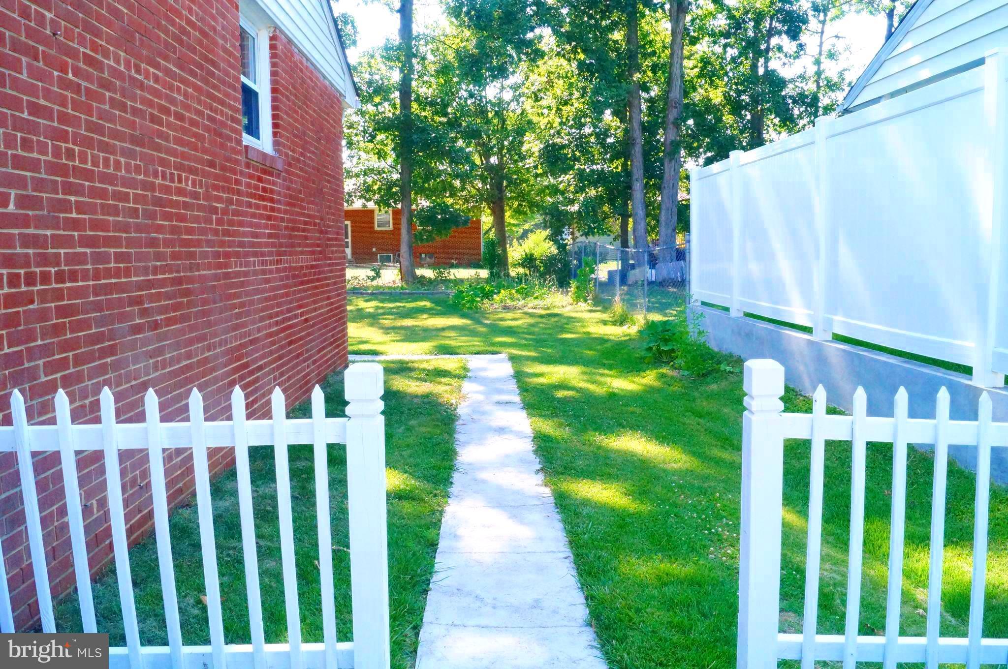 LOISDALE ESTATES - Residential Lease