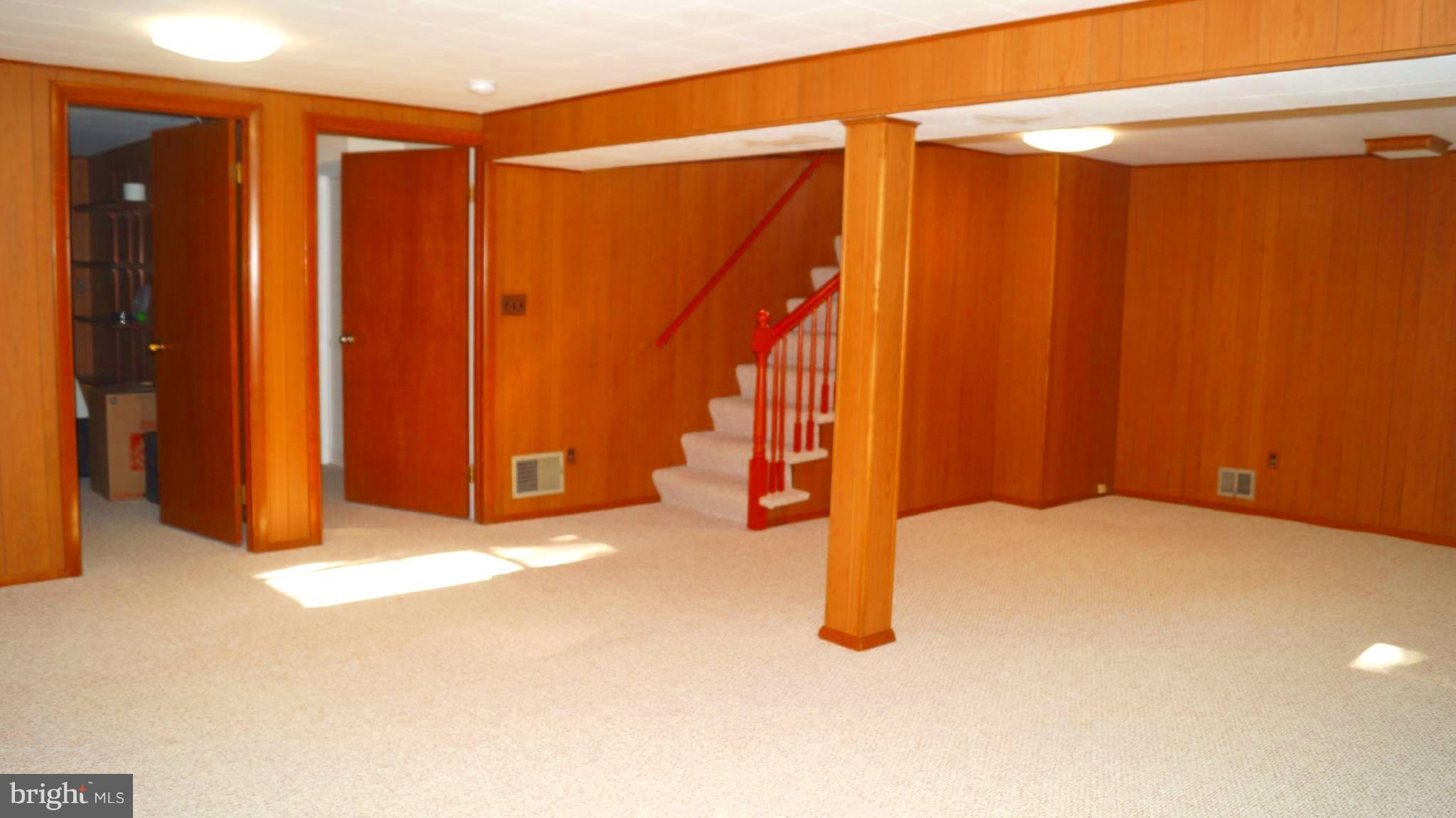 LOISDALE ESTATES - Residential Lease