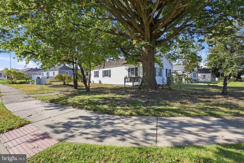 Photo of 718 Woodsedge Road, WILMINGTON, DE 19804 (MLS # DENC2112778)