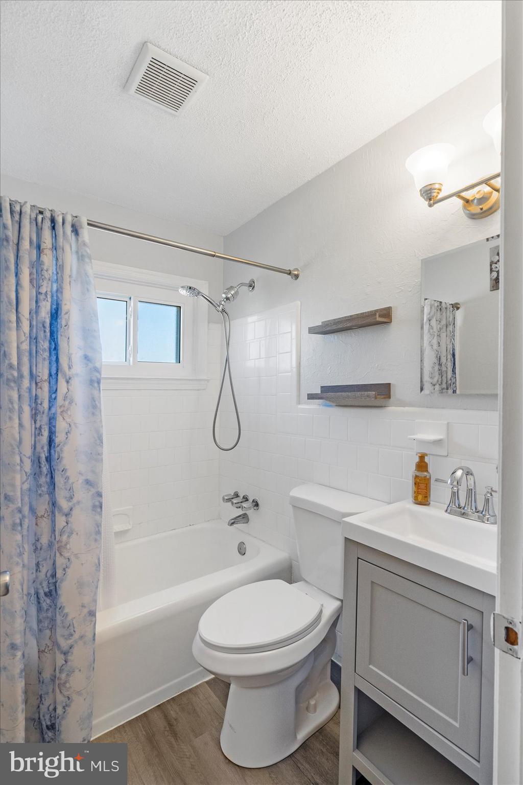 ARBOUR MANOR - Residential