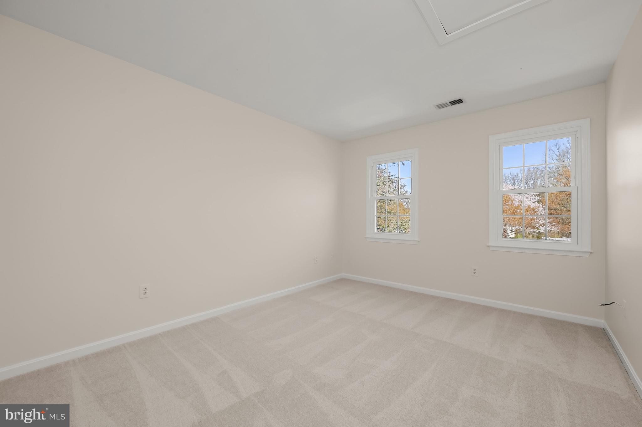 LAYTONSVILLE KNOLLS - Residential