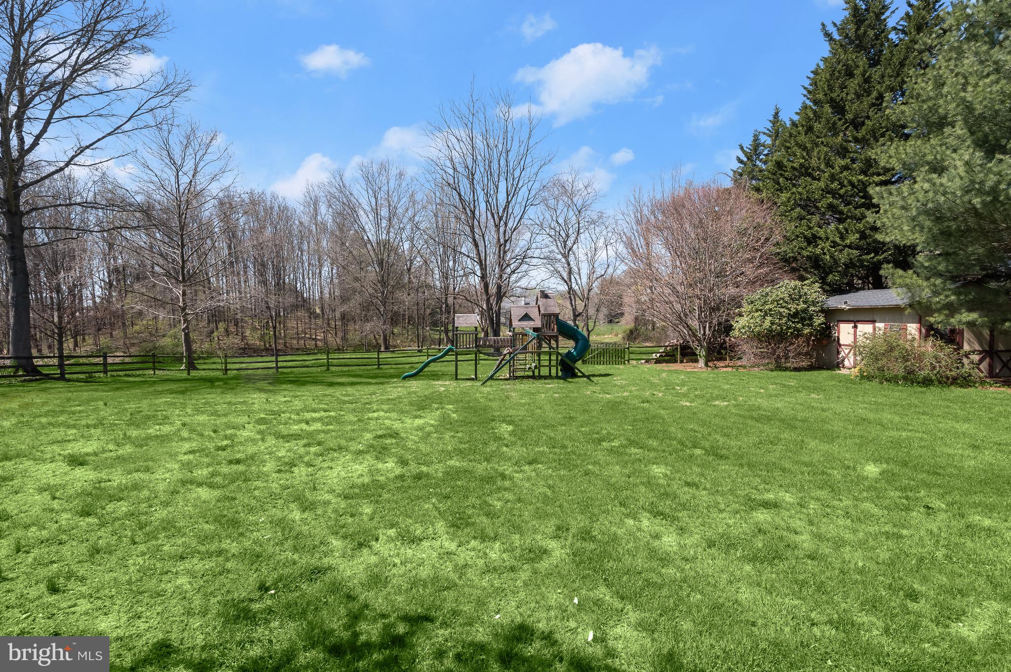 LAYTONSVILLE KNOLLS - Residential